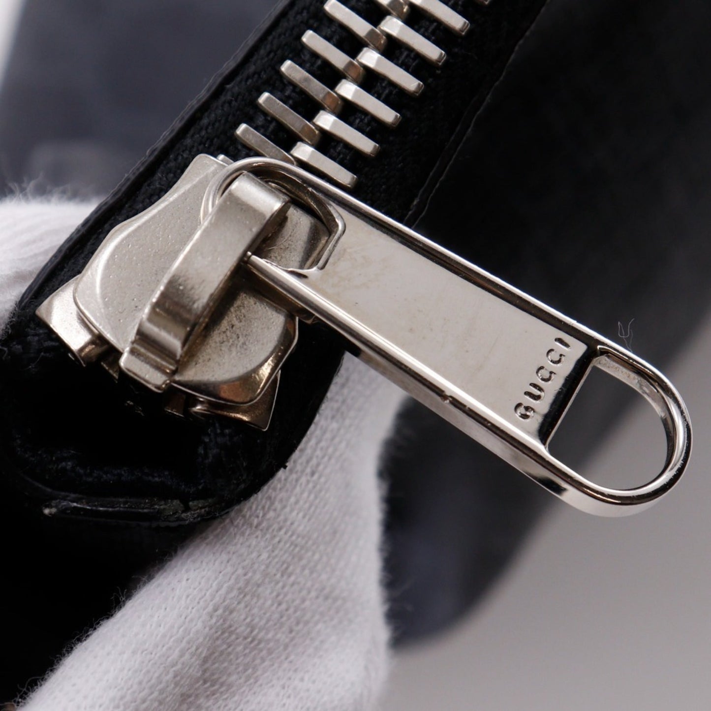 Gucci Black Gg Supreme Messenger Bag Shoulder Bag ( )