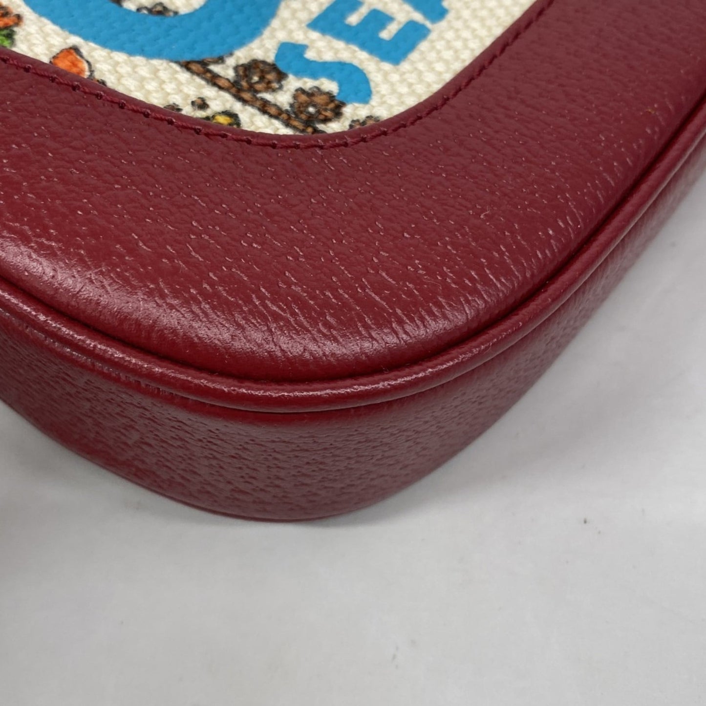 Gucci Beige Multi-Color Canvas Shoulder Bag ( )