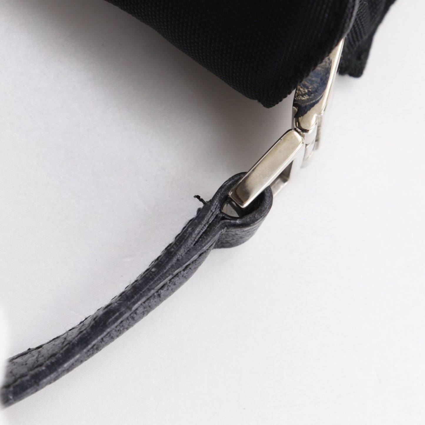 Gucci Black Nylon Canvas Shoulder Bag ( )