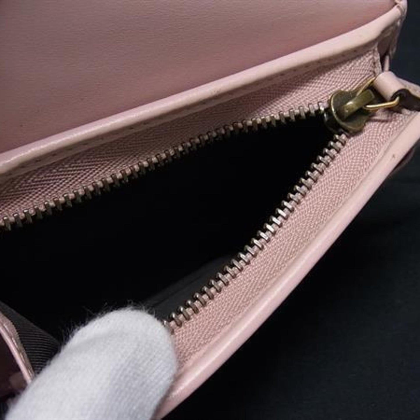 Gucci Pink Leather Wallet (Bi-Fold) ( )