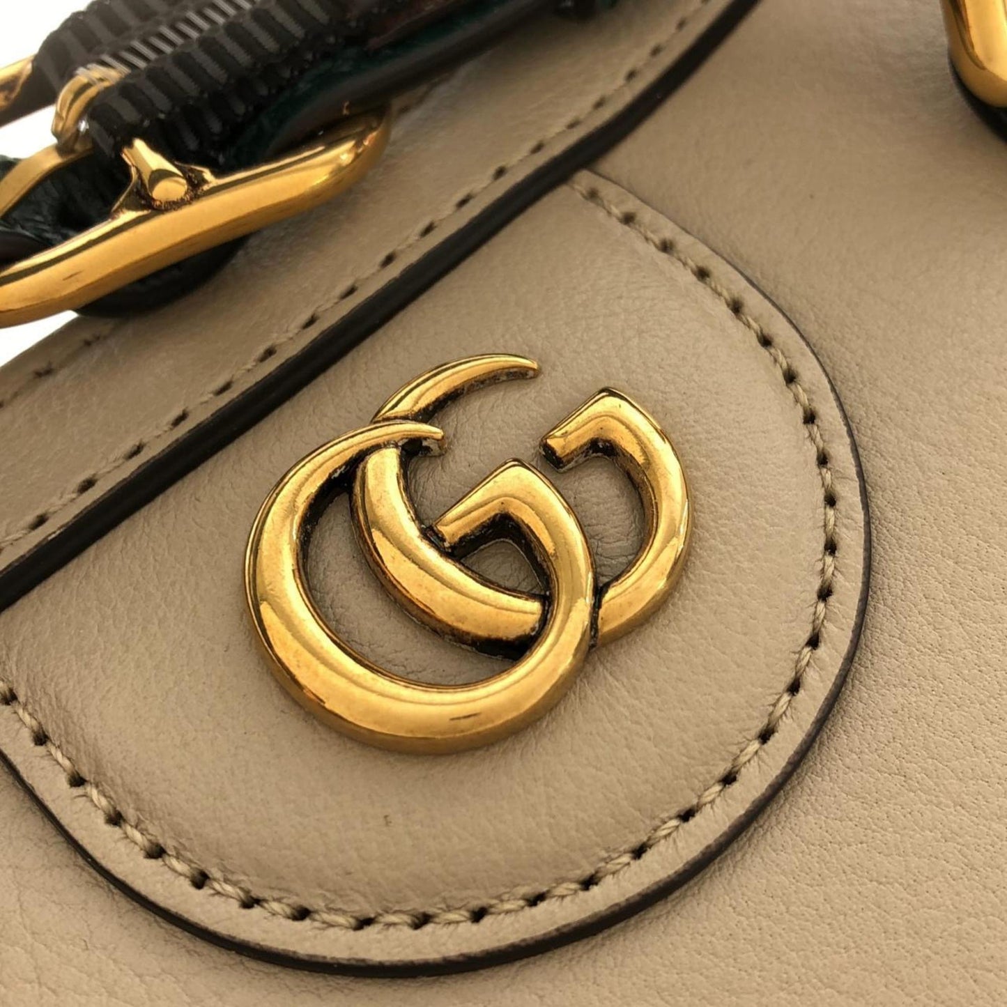 Gucci Beige Leather Handbag ( )