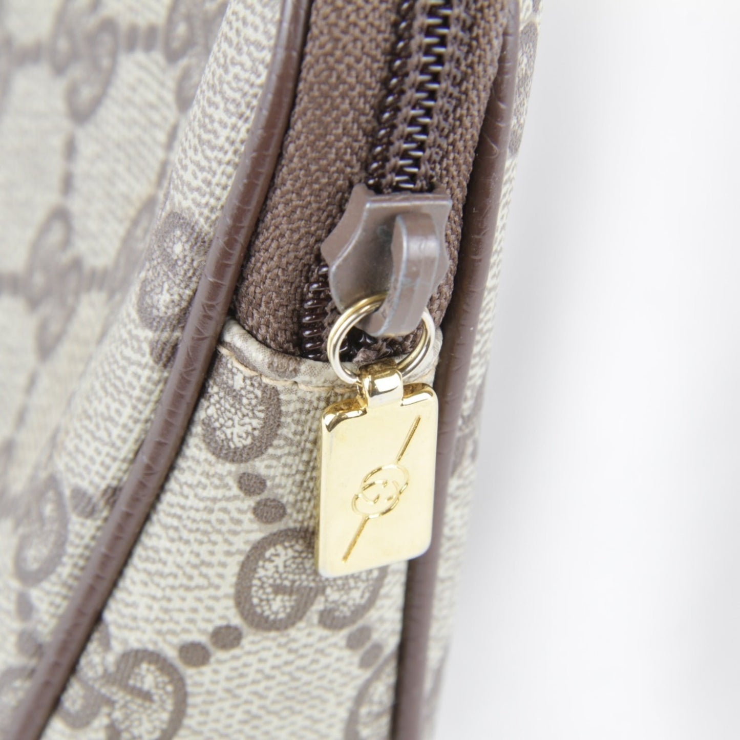 Gucci Brown Gg Supreme Pouch ( )