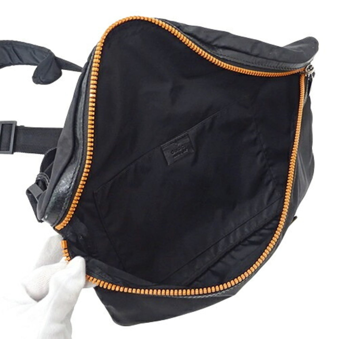 Gucci Black Nylon Sling Bag ( )