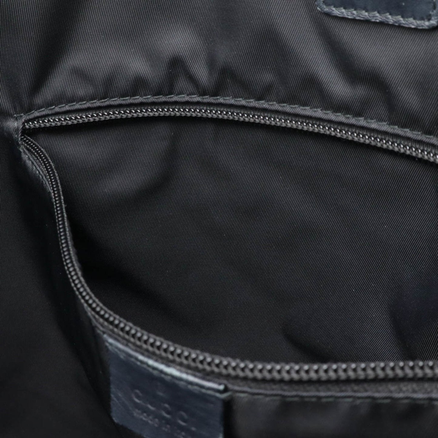 Gucci Black Rubber Leather Shoulder Bag Tote Bag ( )