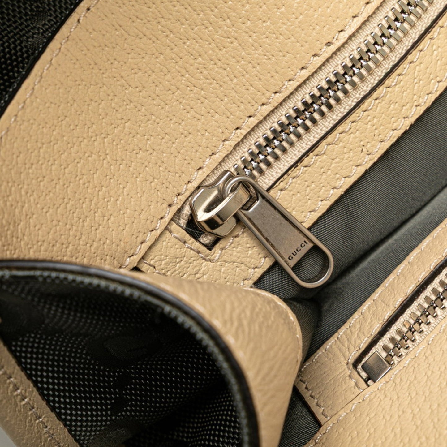 Gucci Beige Gray Nylon Leather Handbag Shoulder Bag ( )