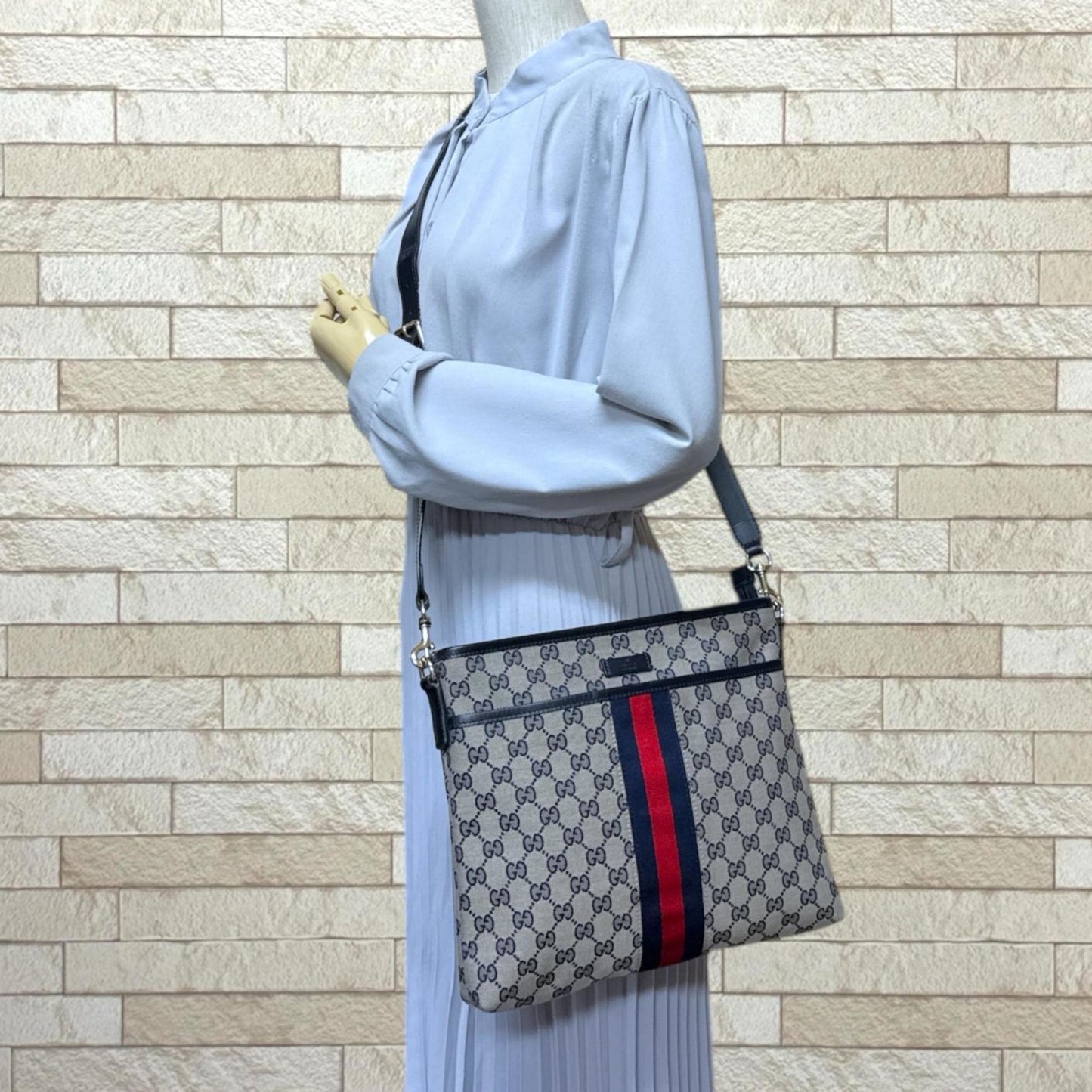 Gucci Gg Canvas Beige Navy Gg Canvas Shoulder Bag ( )