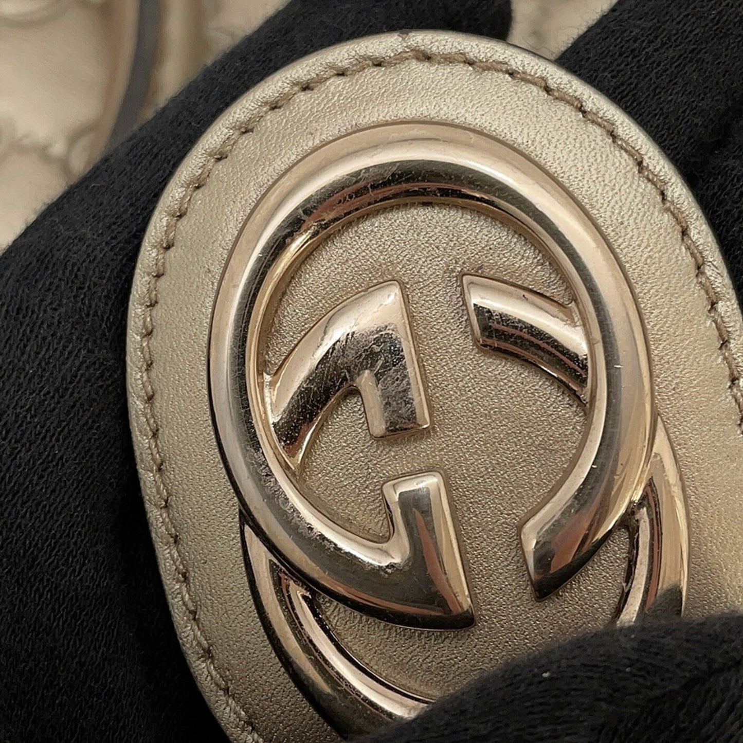 Gucci Sukey Beige Gold Leather Handbag ( )