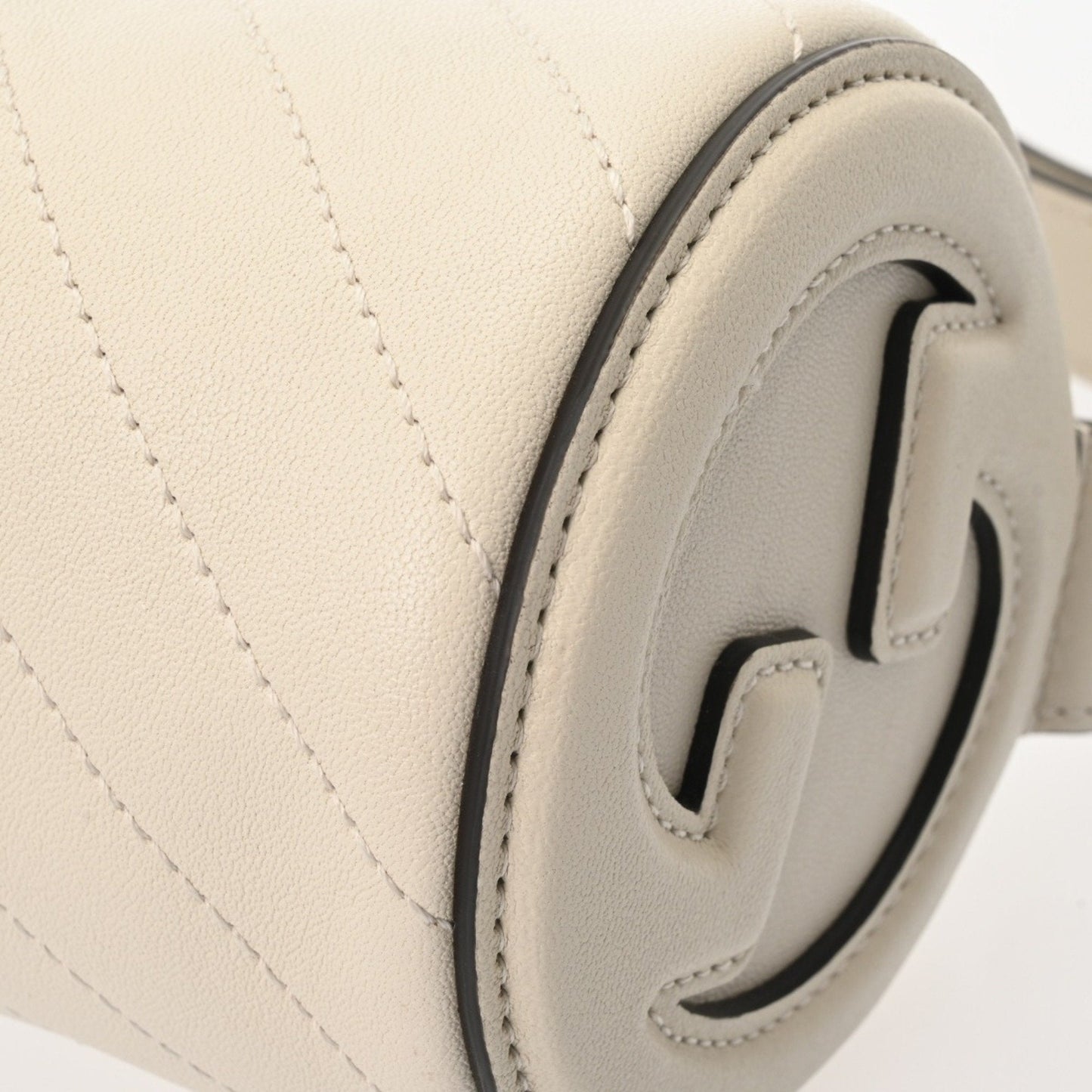 Gucci Ivory Ivory Shoulder Bag ( )