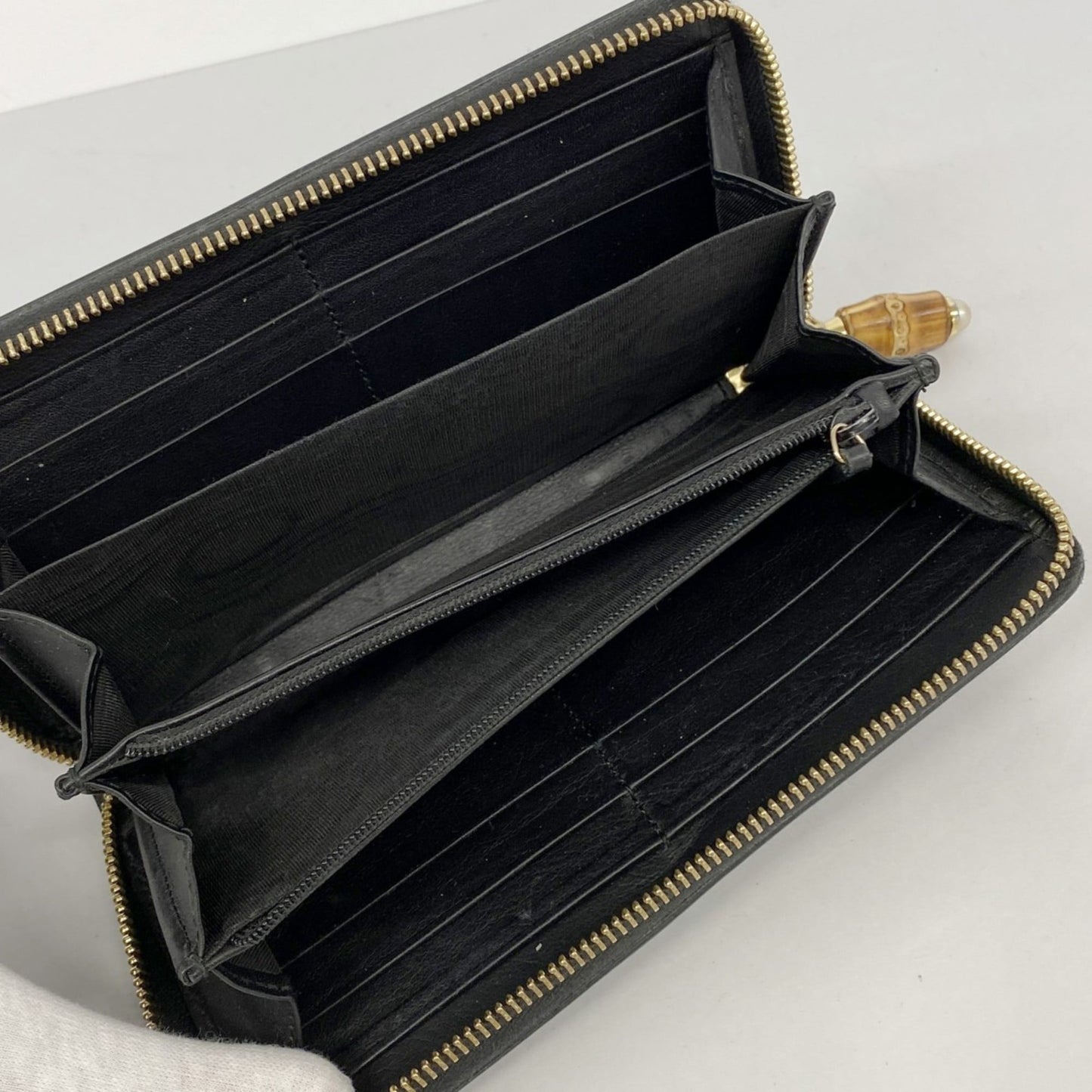 Gucci Black Leather Long Wallet (Bi-Fold) ( )