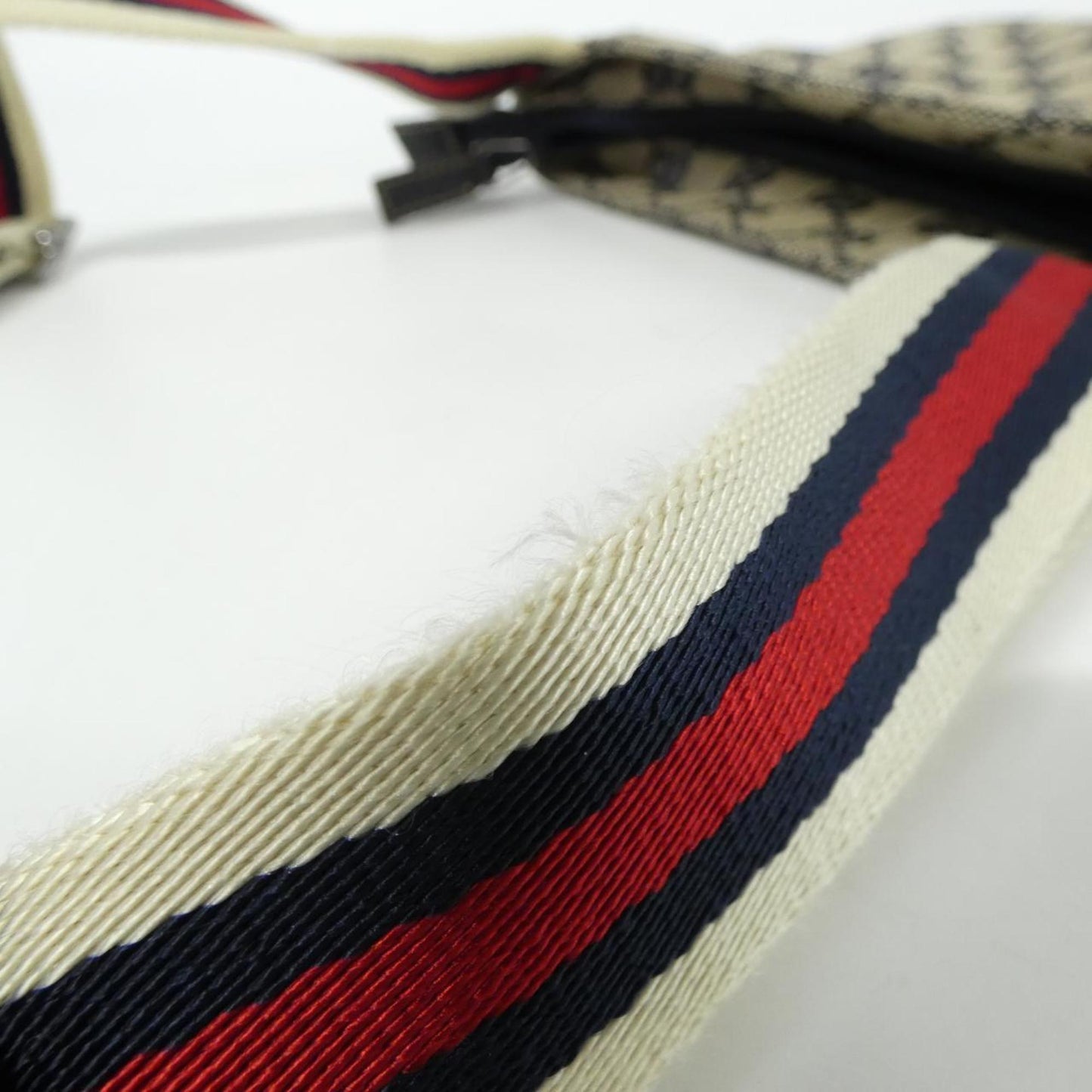 Gucci Silver Gg Canvas Shoulder Bag ( )