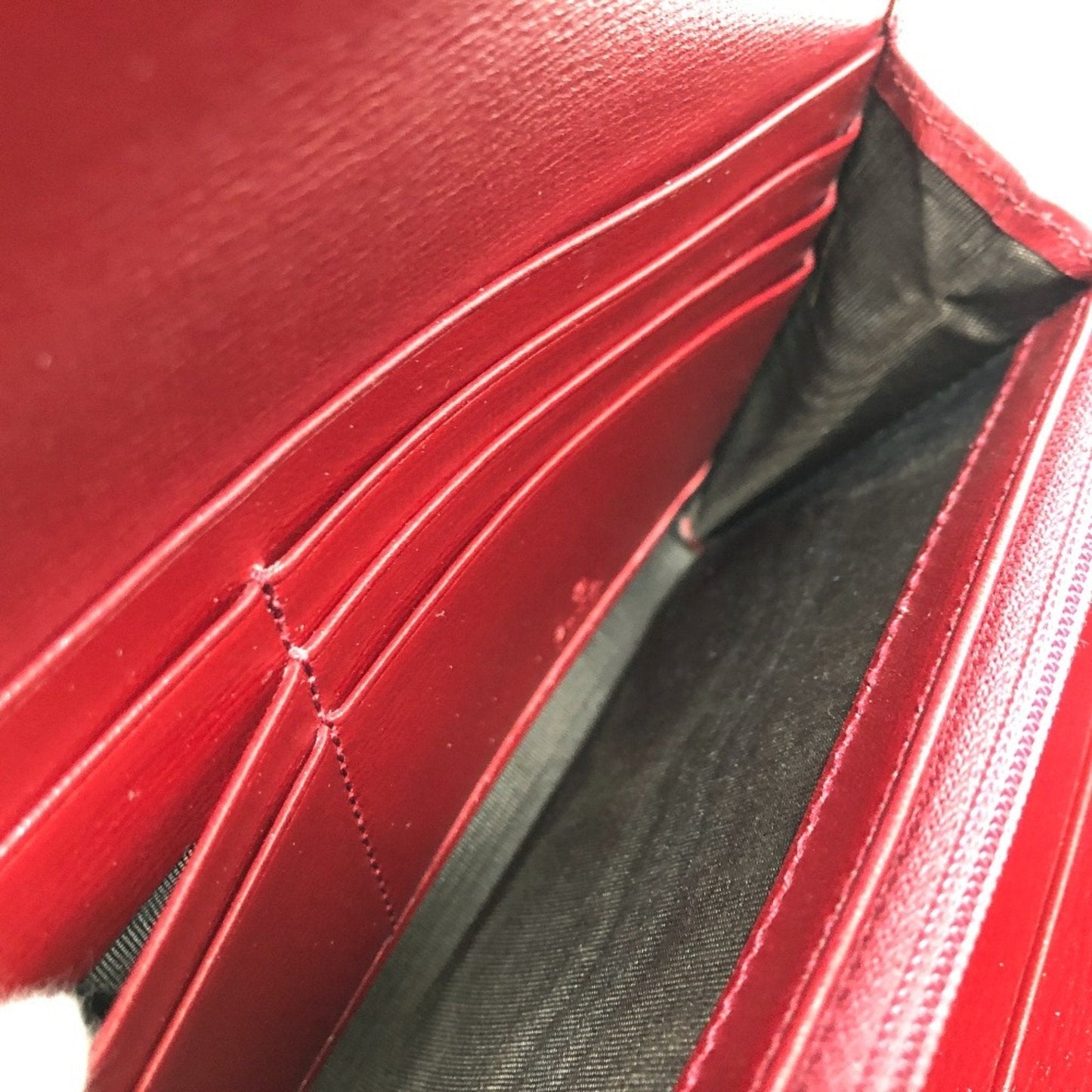 Gucci Red Color Leather Long Wallet (Bi-Fold) ( )