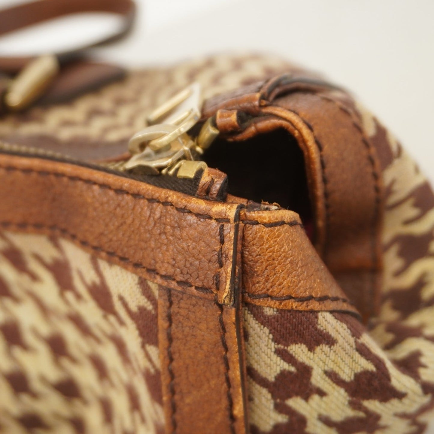 Gucci Brown Canvas Handbag ( )