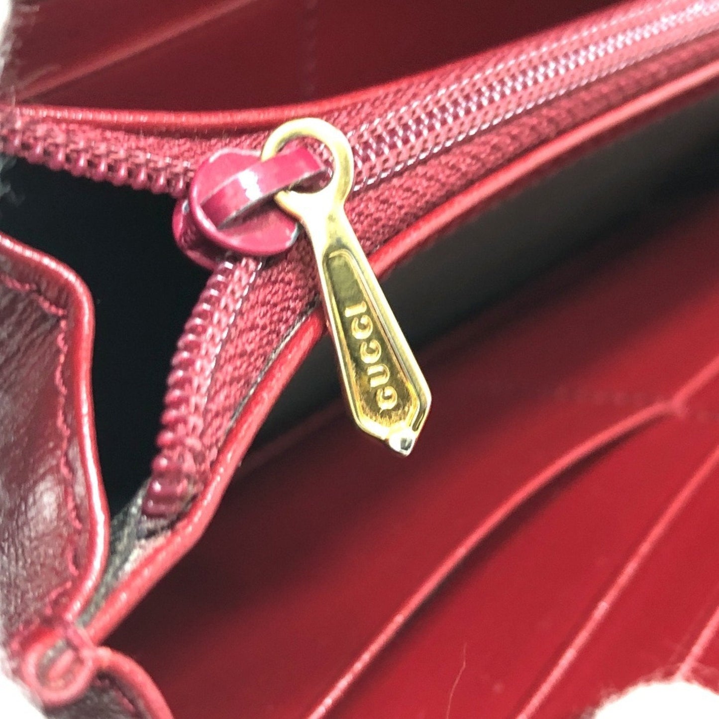 Gucci Red Color Leather Long Wallet (Bi-Fold) ( )