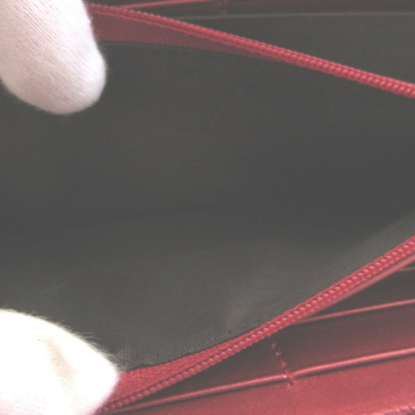 Gucci Red Color Leather Long Wallet (Bi-Fold) ( )