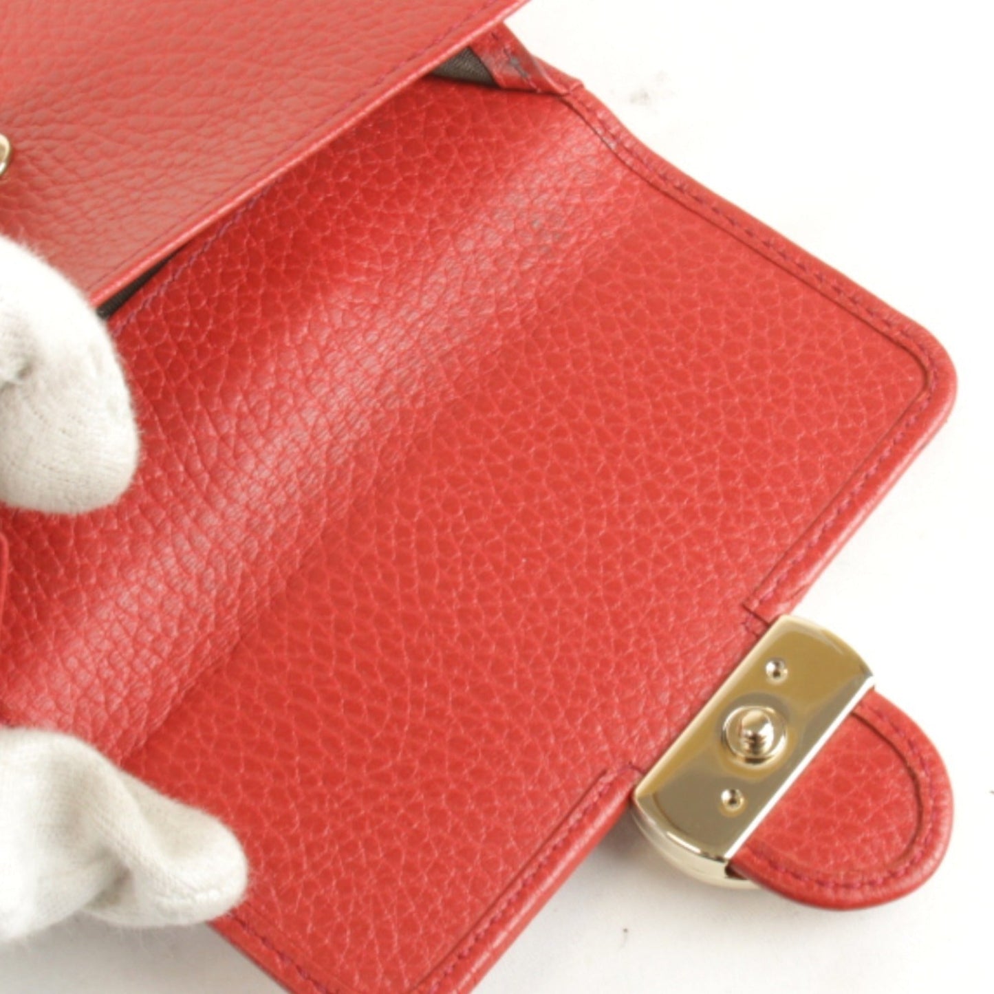 Gucci Red Color Leather Wallet (Bi-Fold) ( )
