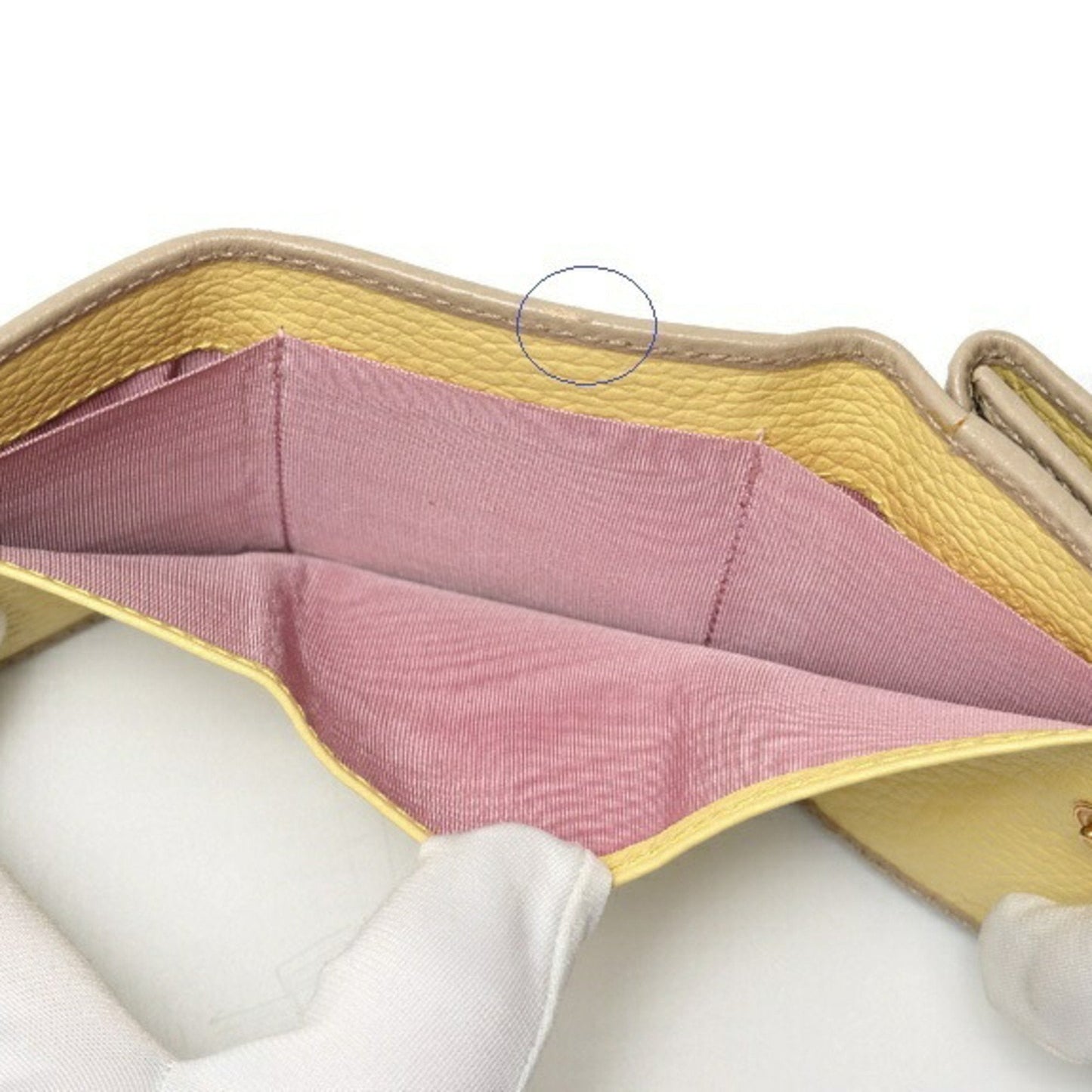 Gucci Beige Yellow Leather Wallet (Tri-Fold) ( )