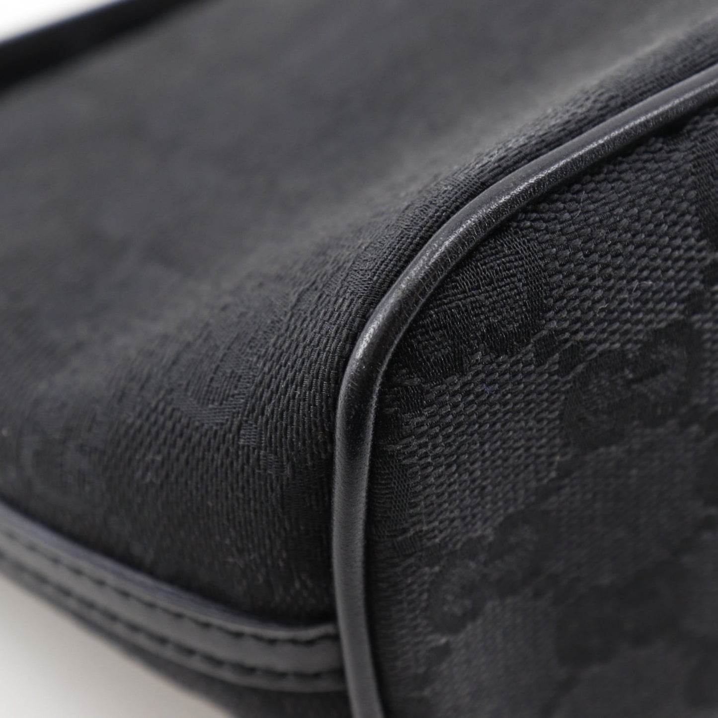 Gucci Black Gg Canvas Pouch ( )