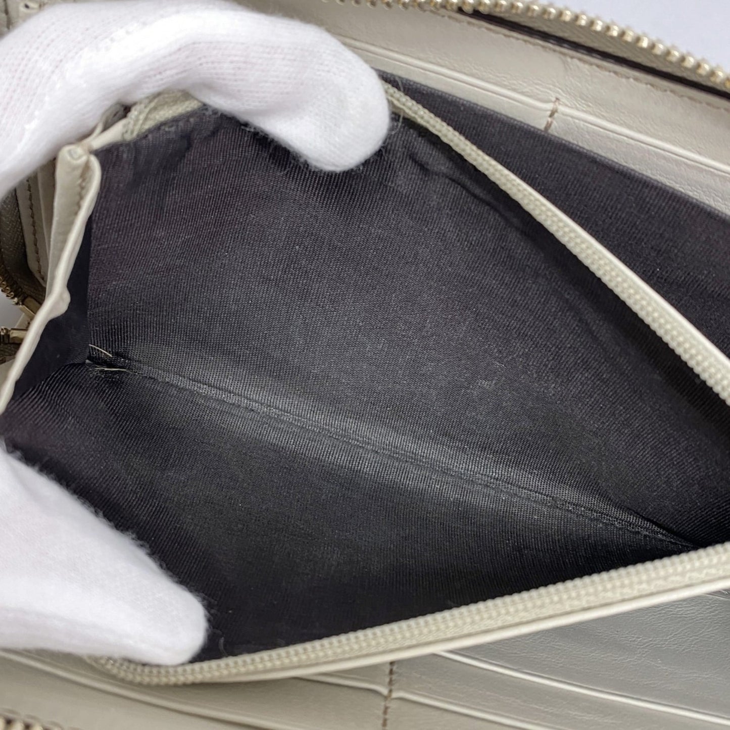 Gucci Ivory Leather Long Wallet (Bi-Fold) ( )