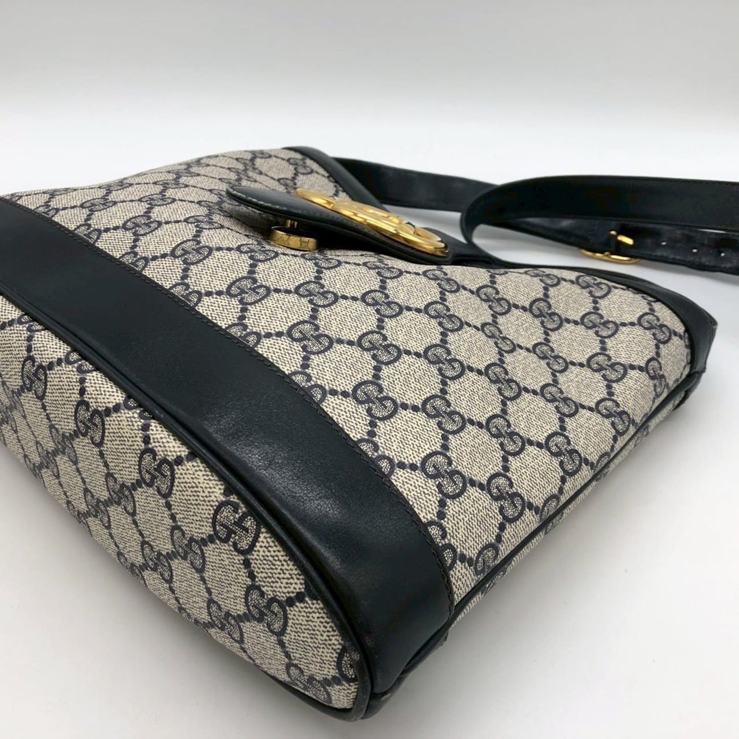 Gucci Navy Gg Supreme Shoulder Bag ( )