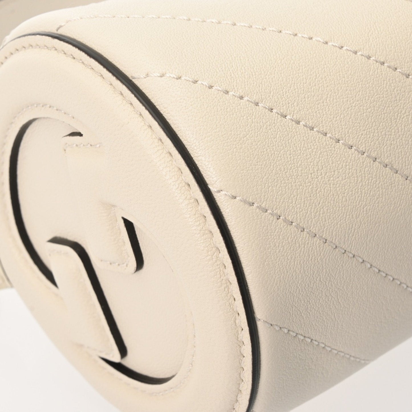 Gucci Ivory Ivory Shoulder Bag ( )