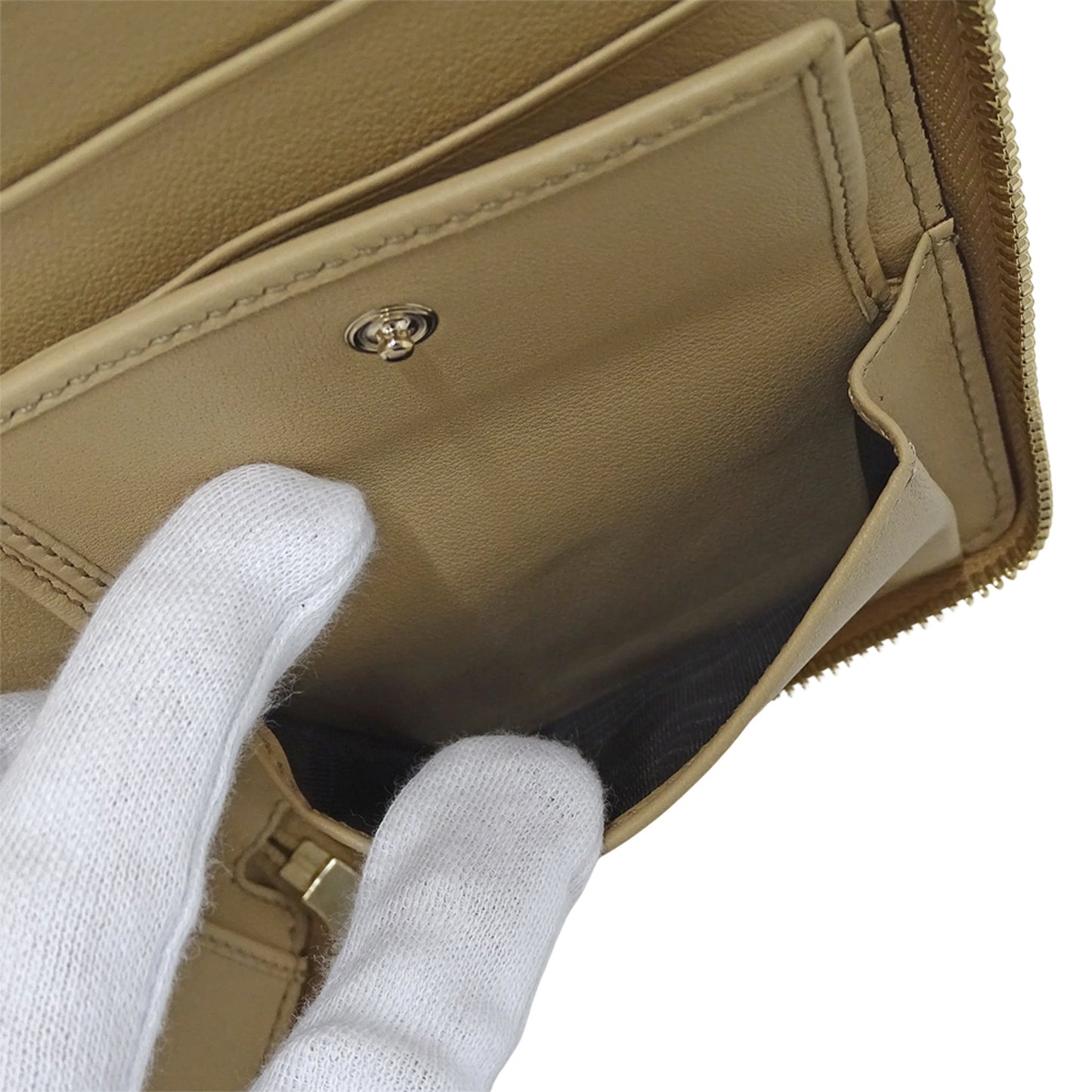 Gucci Beige Leather Long Wallet (Bi-Fold) ( )