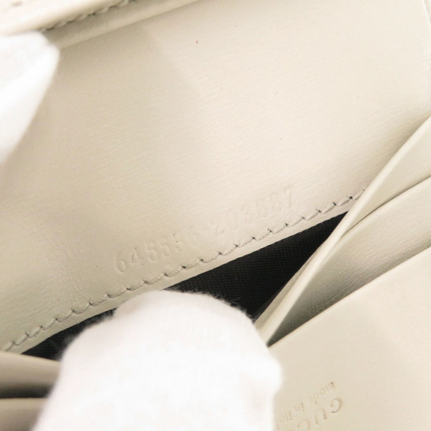 Gucci Ivory Leather Wallet (Bi-Fold) ( )