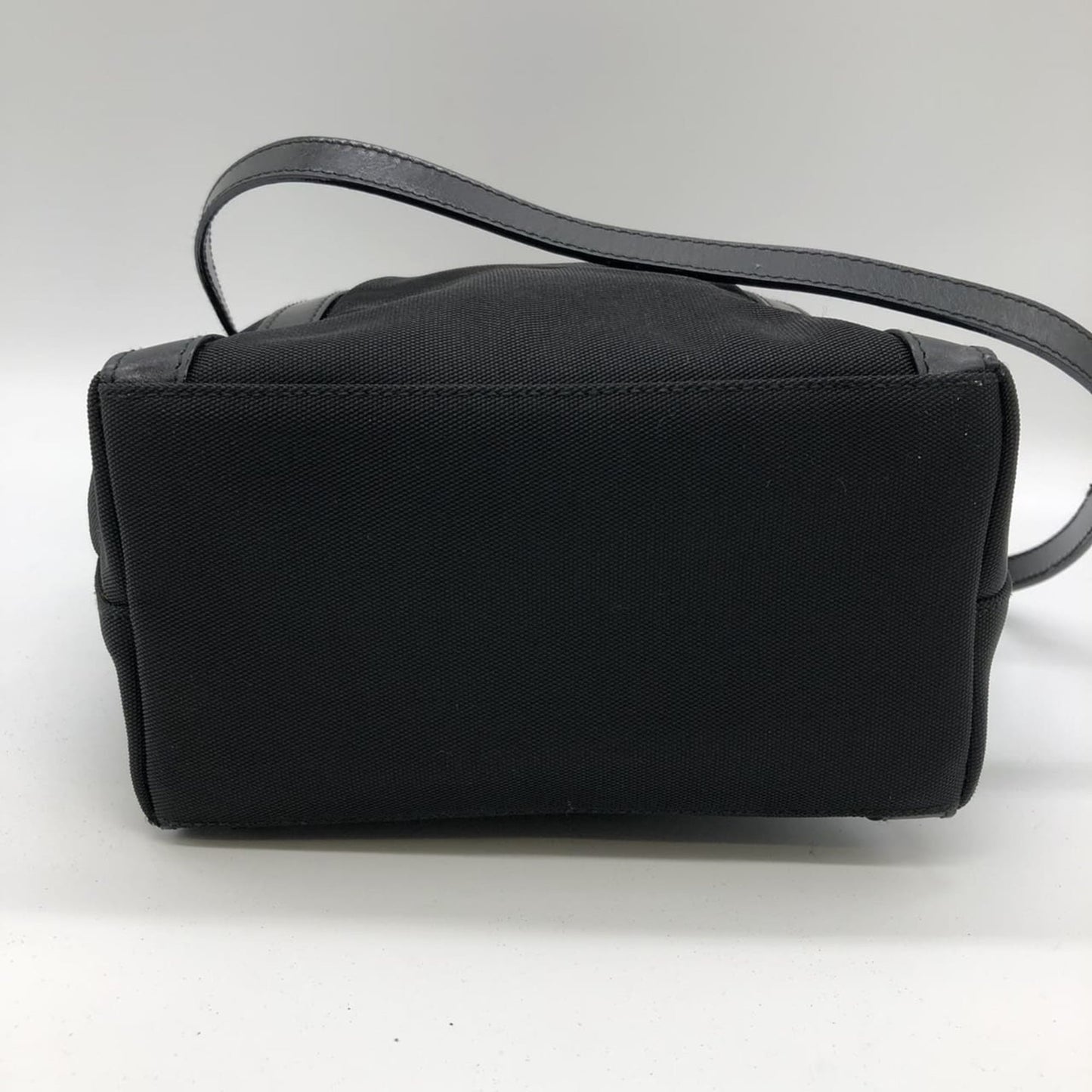 Gucci Black Canvas Leather Handbag Shoulder Bag ( )