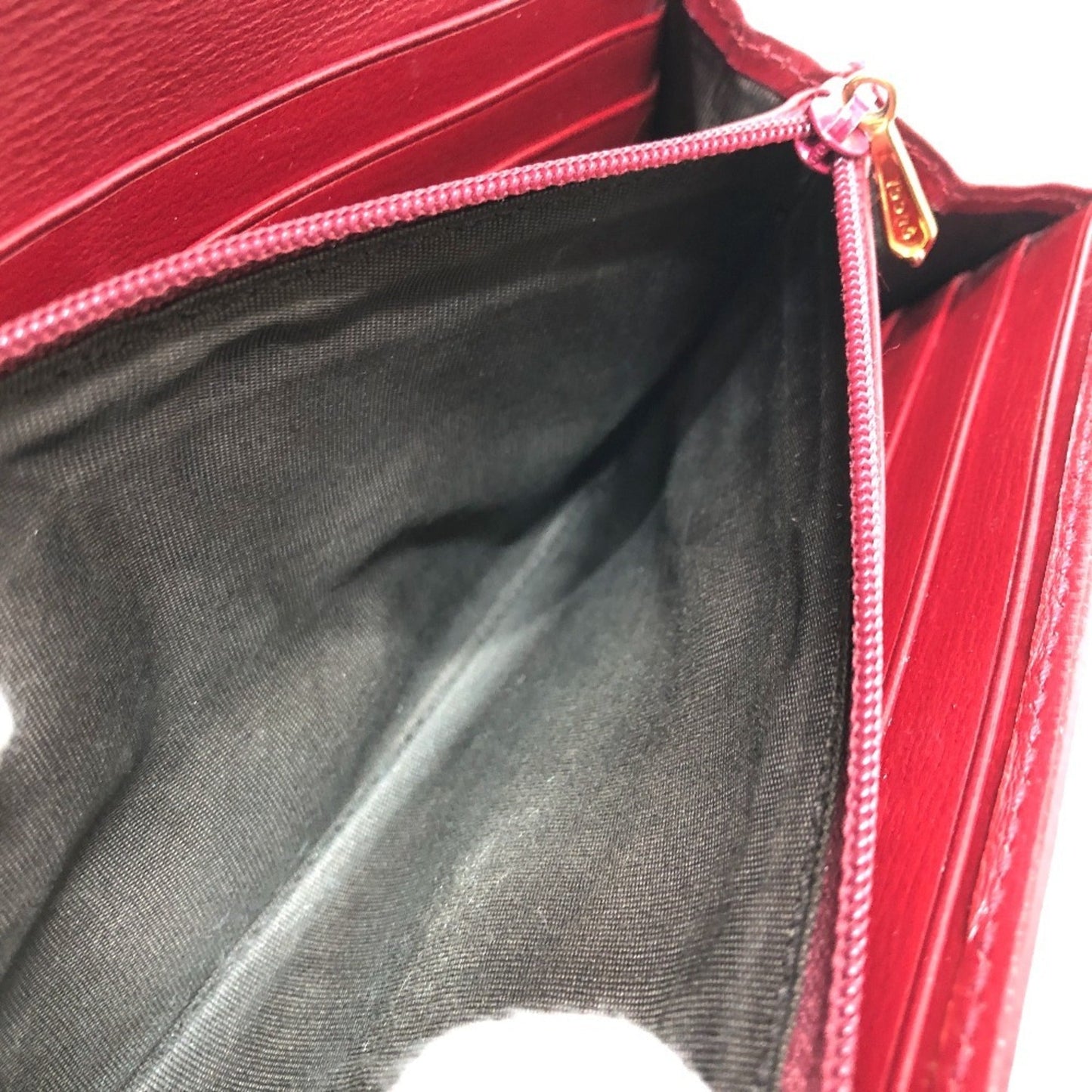 Gucci Red Color Leather Long Wallet (Bi-Fold) ( )