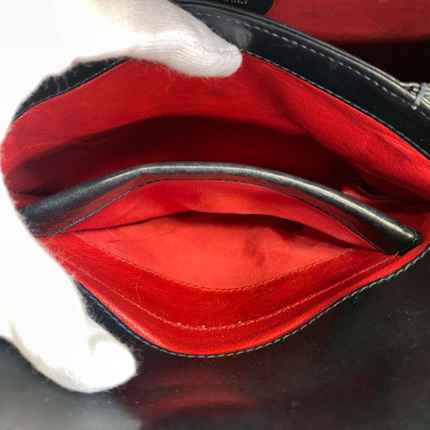 Gucci Black Red Color Leather Handbag ( )