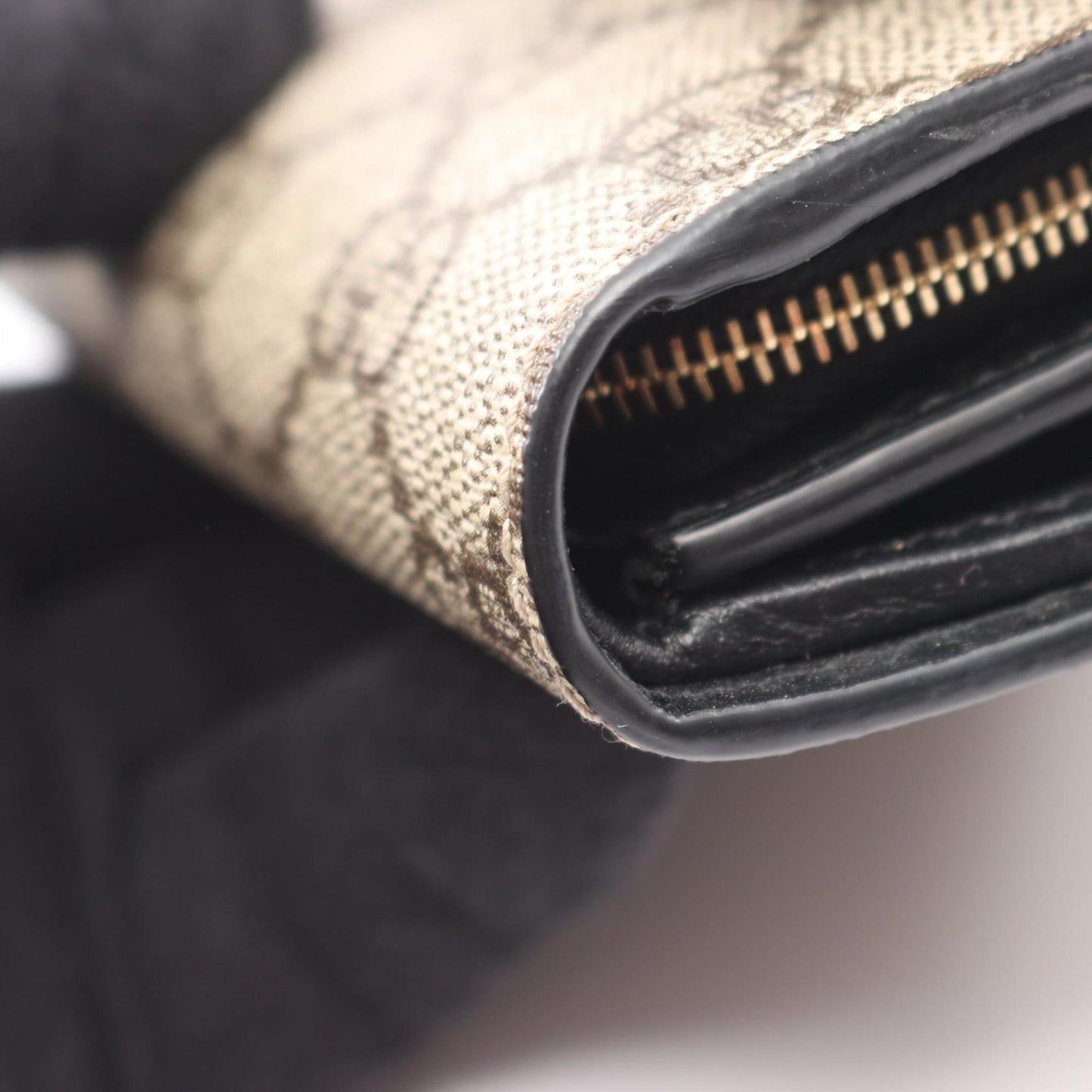 Gucci Beige Black Gg Supreme Leather Wallet (Bi-Fold) ( )