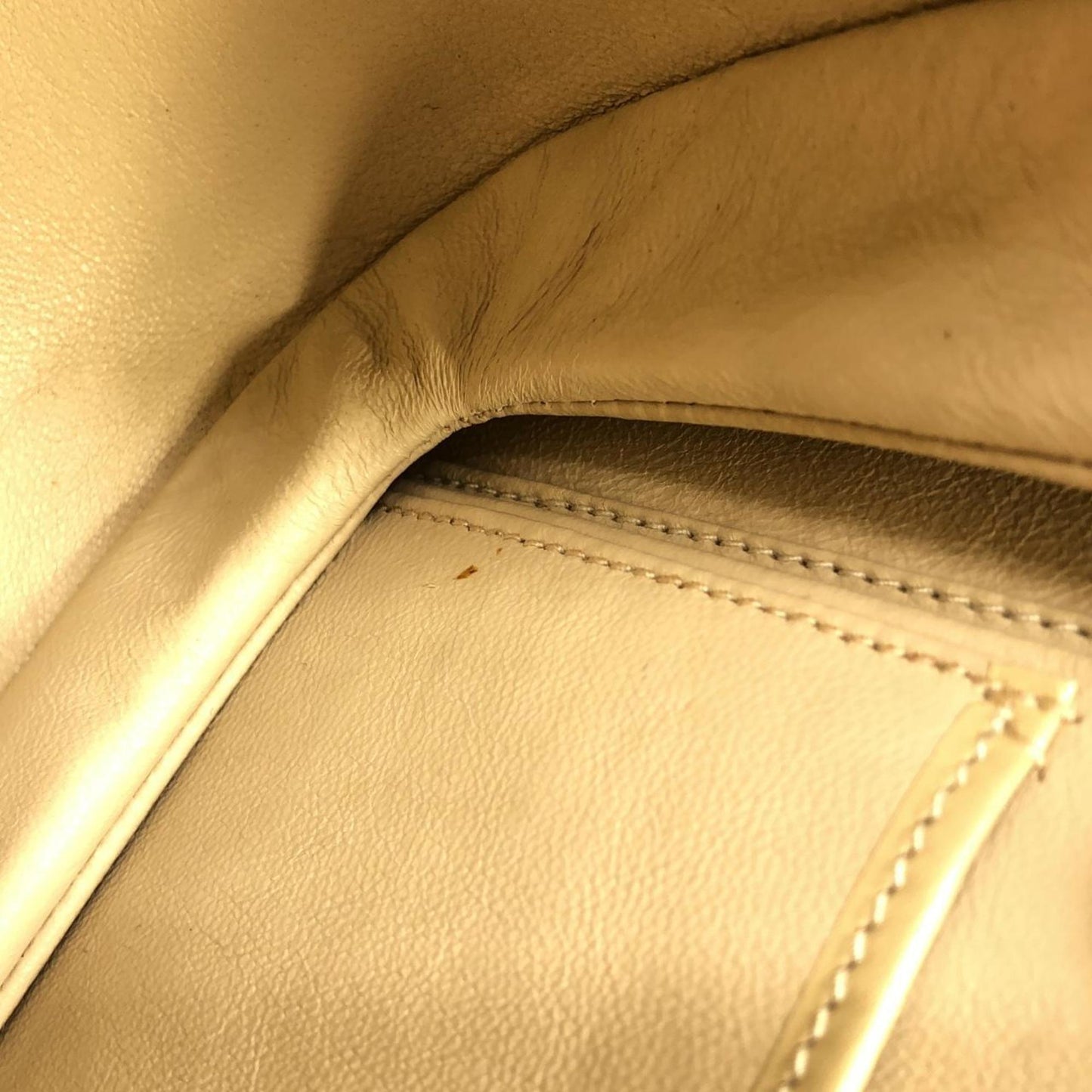 Gucci Ivory Leather Handbag ( )