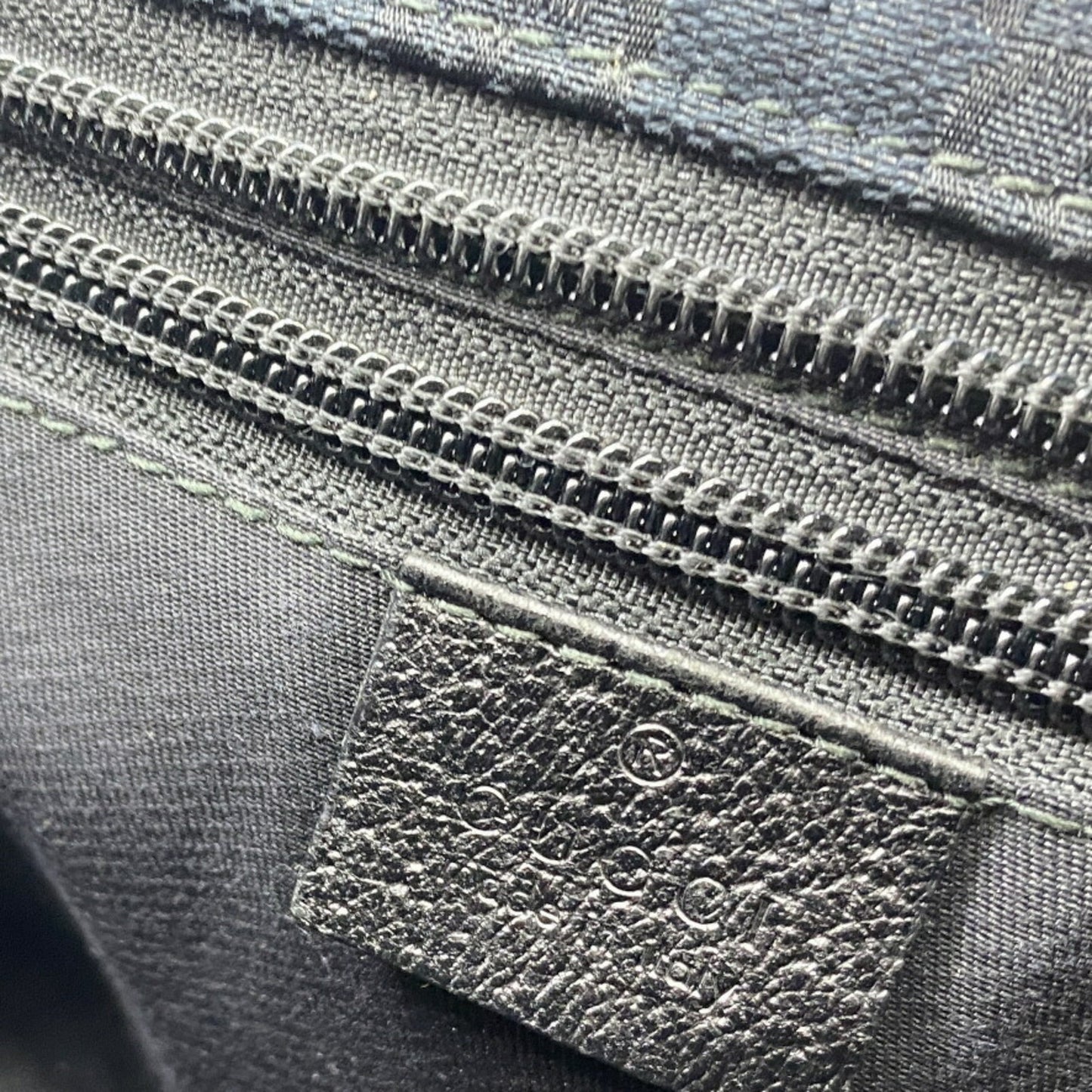 Gucci Black Gg Canvas Shoulder Bag ( )