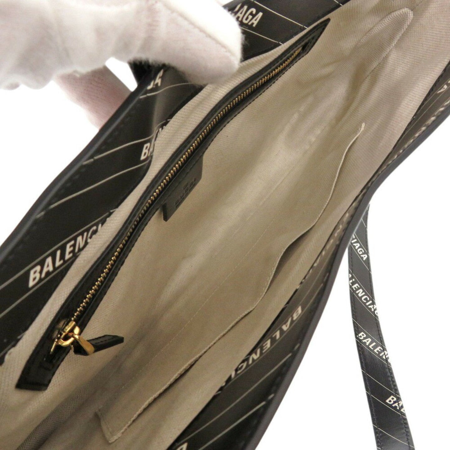 Gucci Black White Leather Shoulder Bag ( )