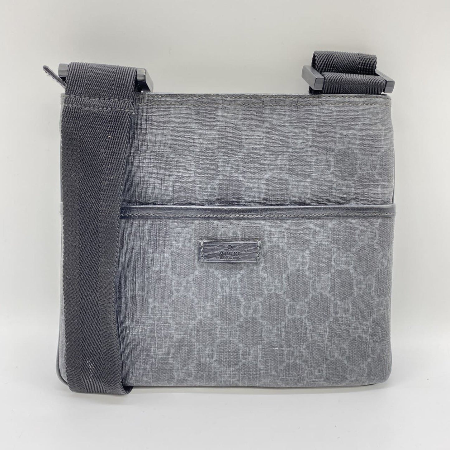Gucci Black Gg Supreme Shoulder Bag ( )