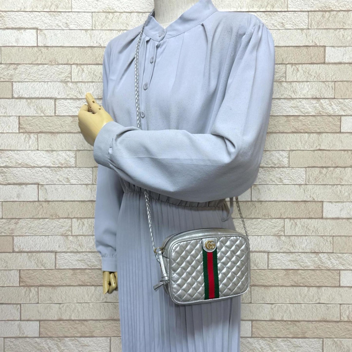 Gucci Silver Leather Shoulder Bag ( )