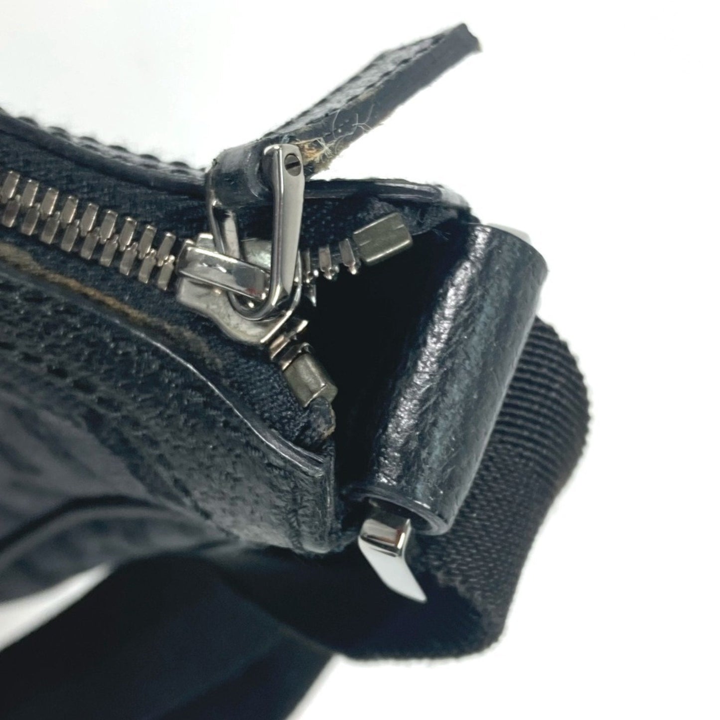 Gucci Black Gg Canvas Shoulder Bag ( )