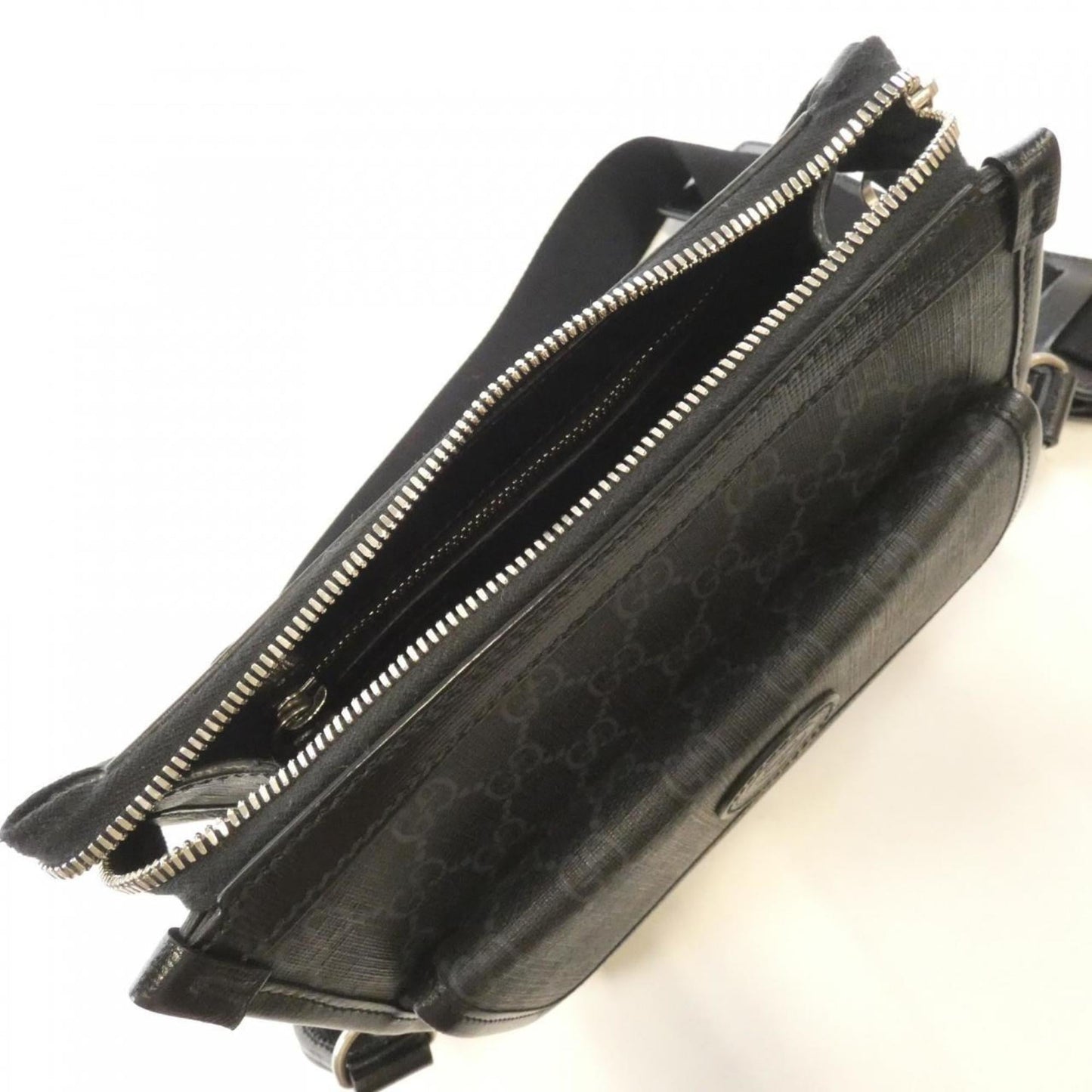 Gucci Black Gg Supreme Shoulder Bag ( )