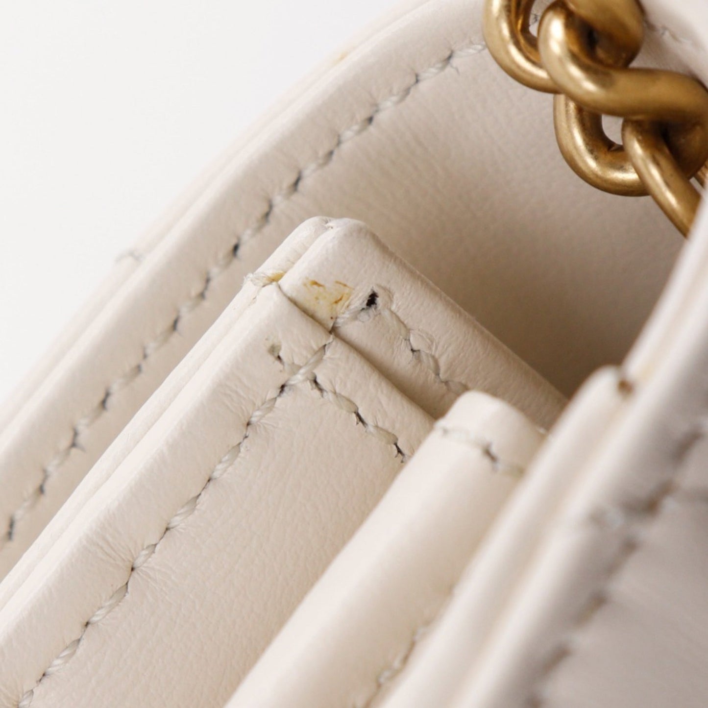 Gucci White Leather Chain/Shoulder Wallet ( )
