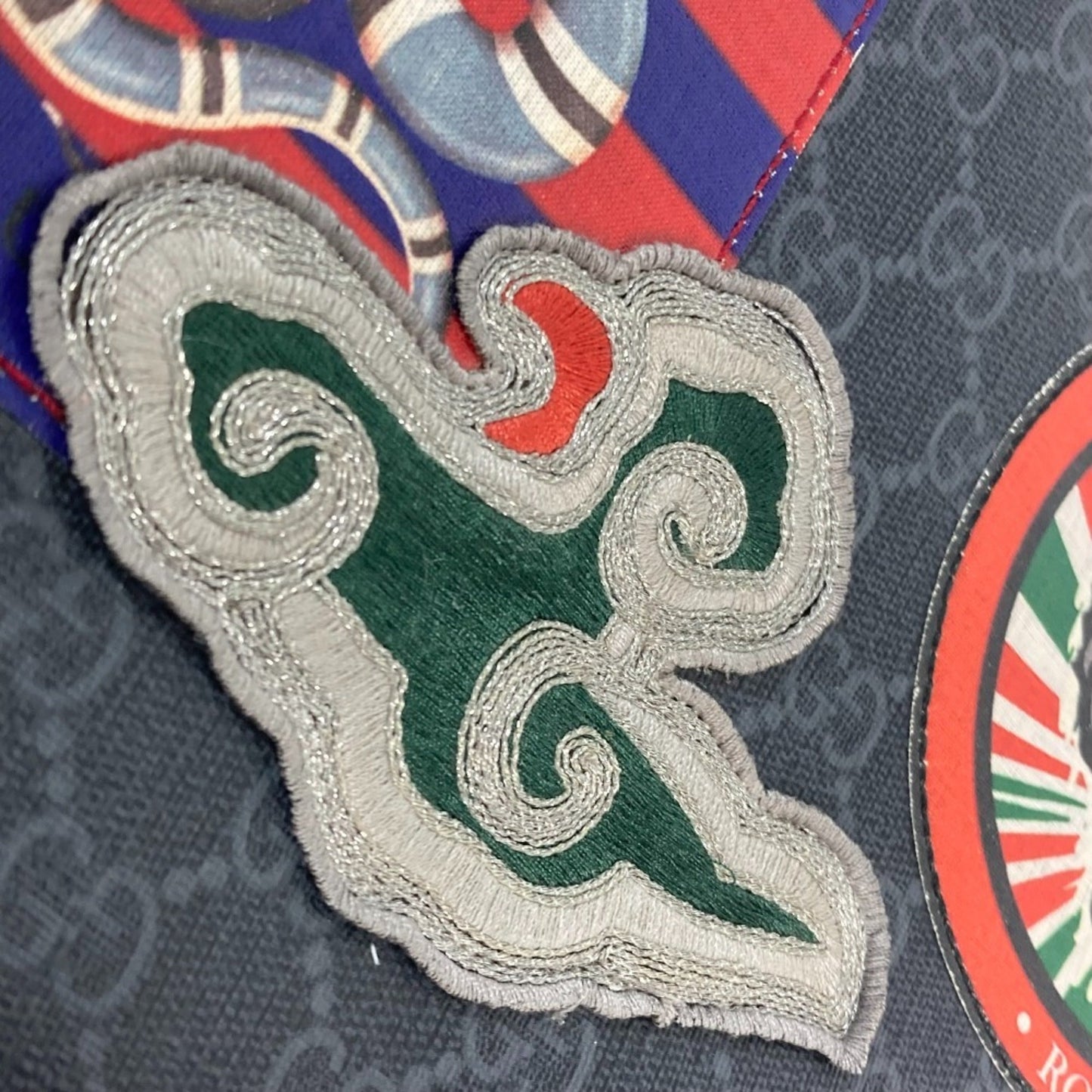 Gucci Black Multi-Color Gg Supreme Messenger Bag Shoulder Bag ( )