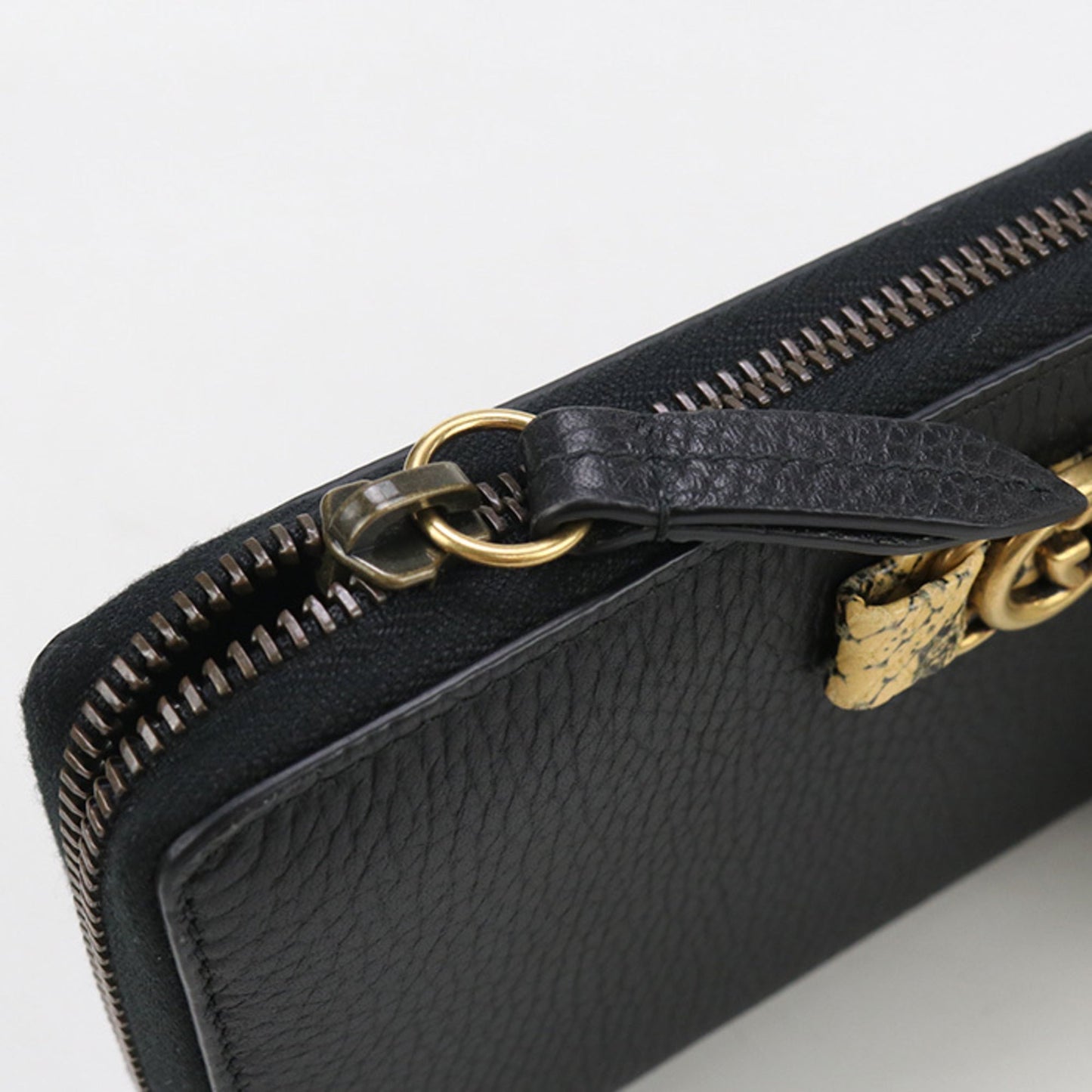 Gucci Black Leather Long Wallet (Bi-Fold) ( )