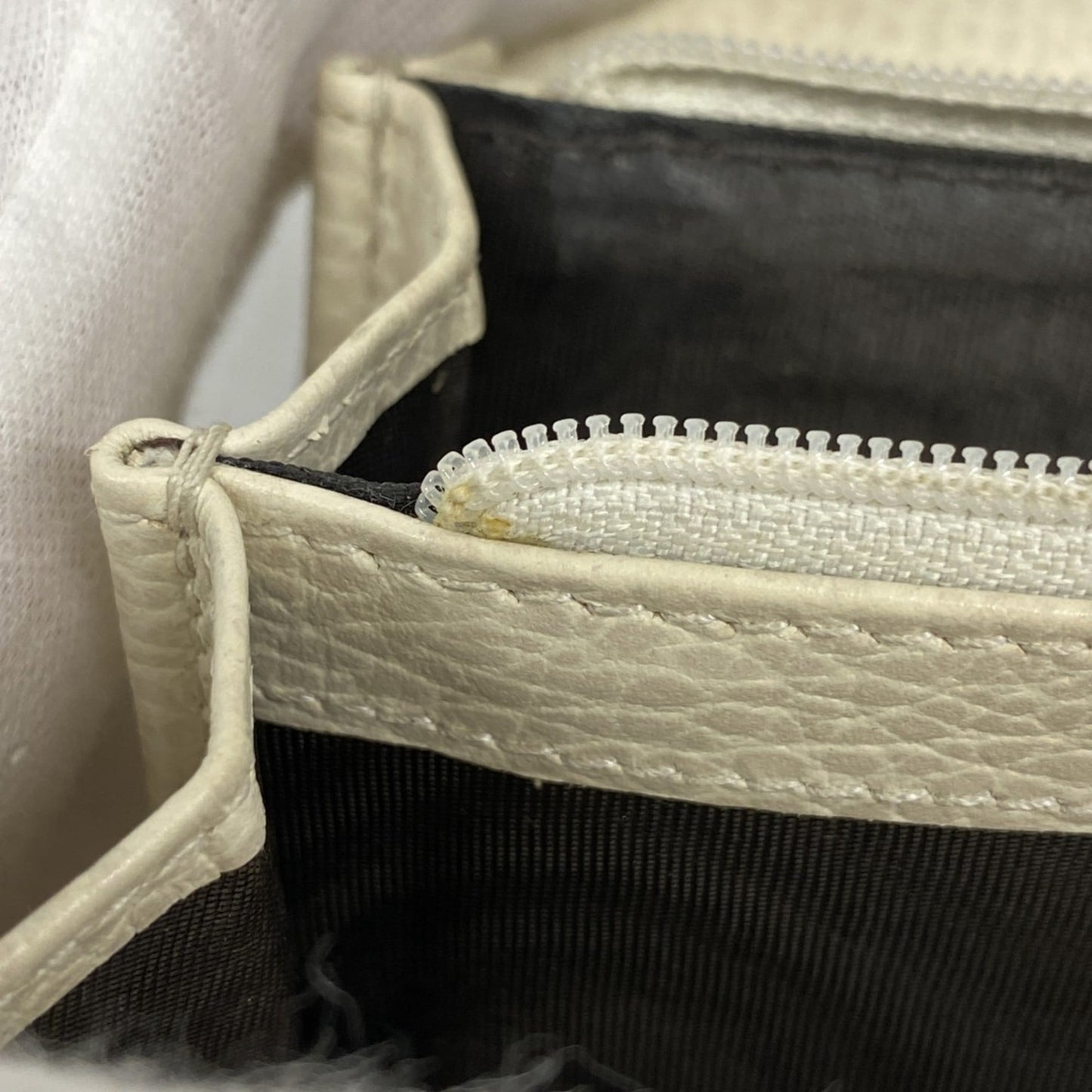 Gucci Beige Ivory Pvc Long Wallet (Bi-Fold) ( )