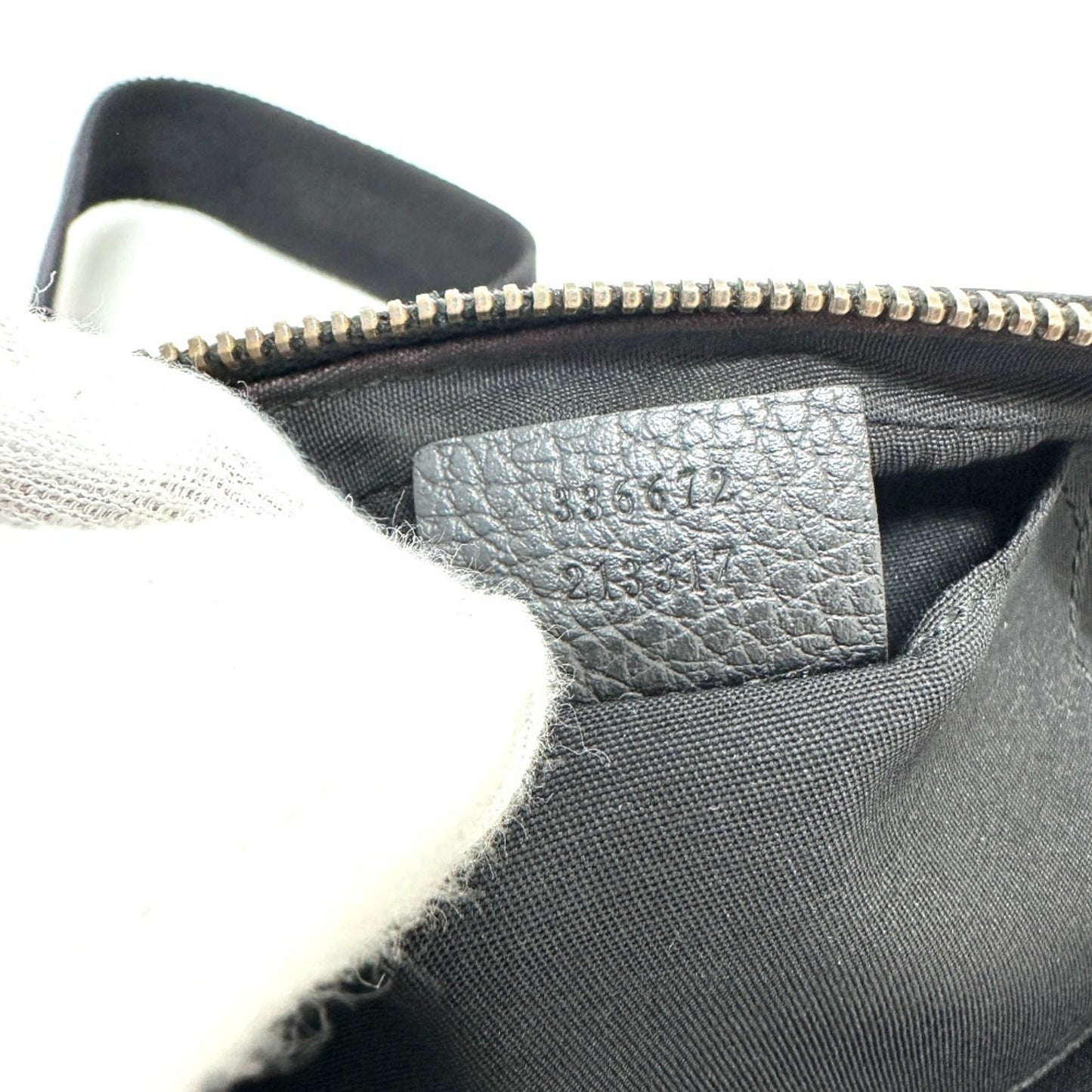 Gucci Black Nylon Leather Sling Bag ( )