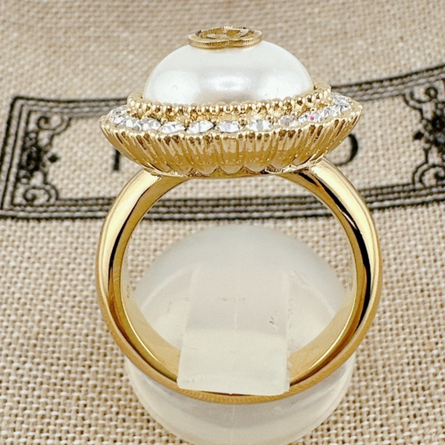 Gucci Gold Metal Band Ring ( )