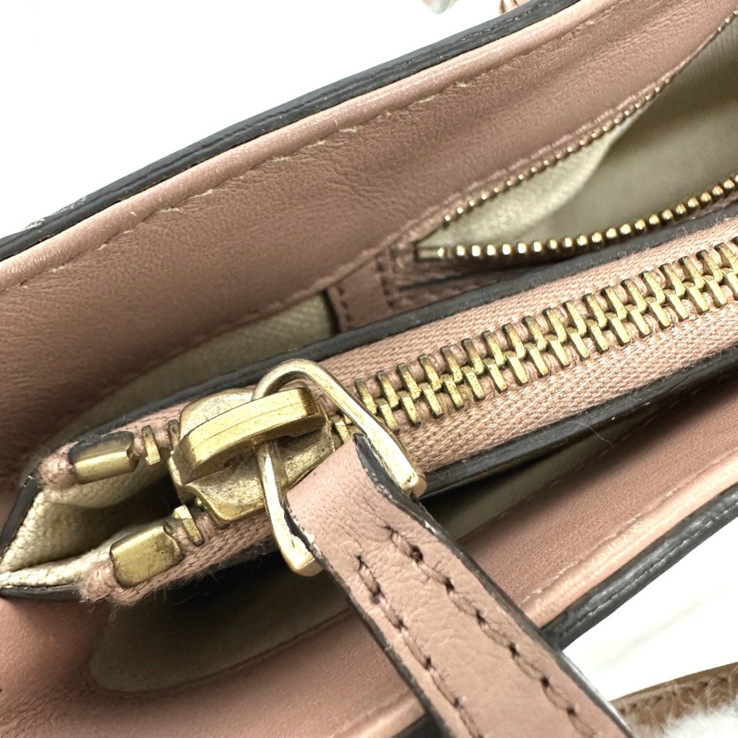 Gucci Beige Patent Leather Tote Bag ( )