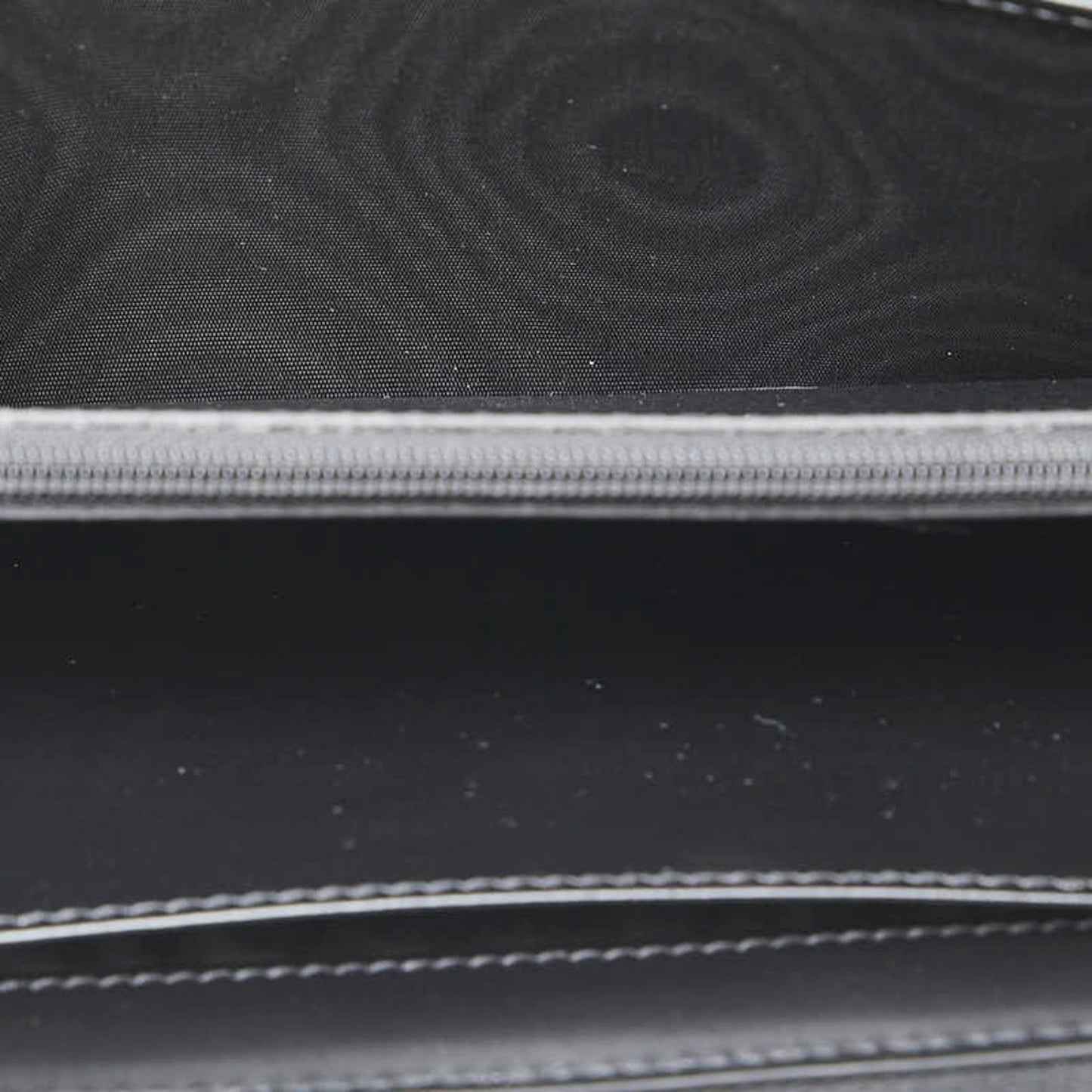 Gucci Black Leather Long Wallet (Bi-Fold) ( )