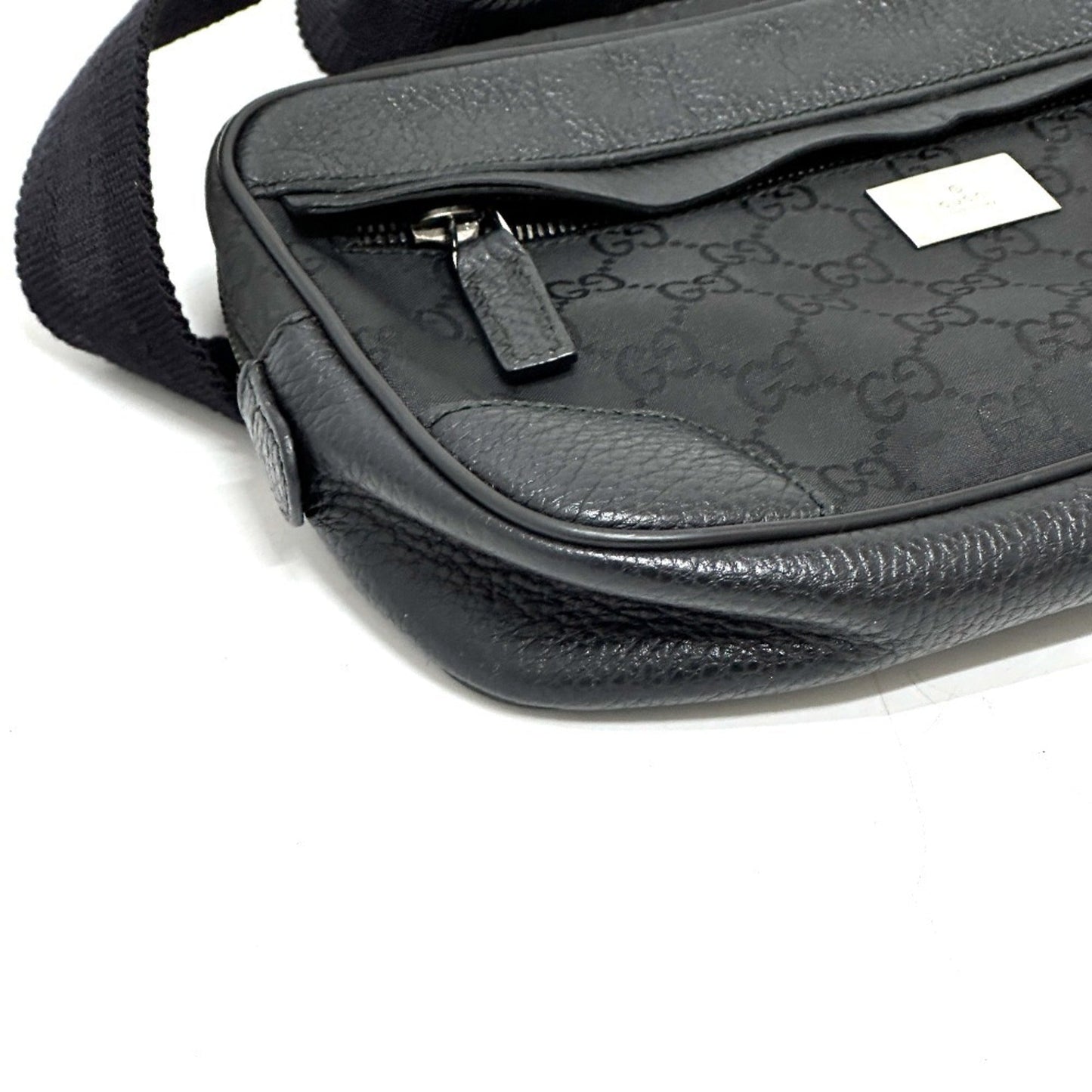 Gucci Black Nylon Leather Sling Bag ( )