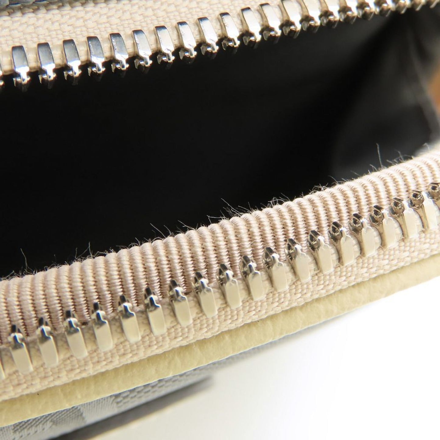Gucci Beige Gray Nylon Leather Shoulder Bag ( )