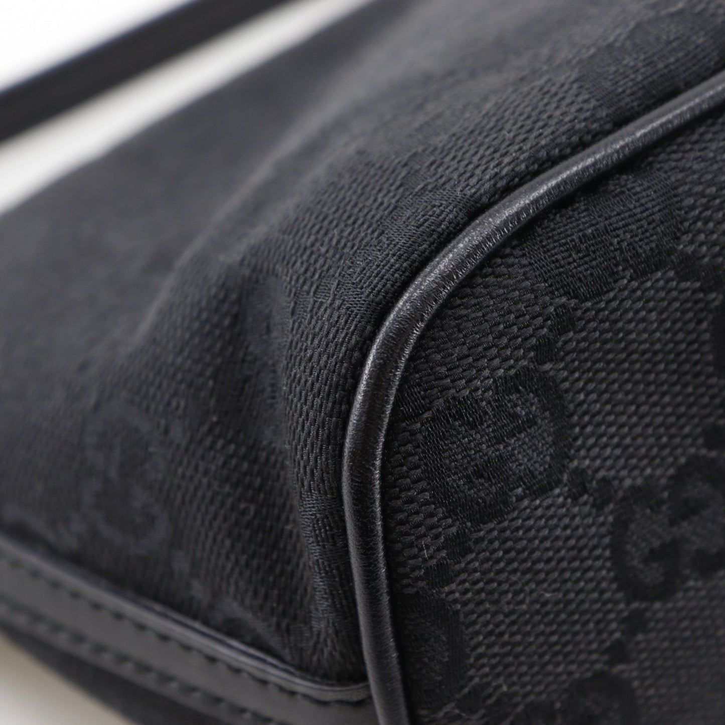 Gucci Black Gg Canvas Pouch ( )
