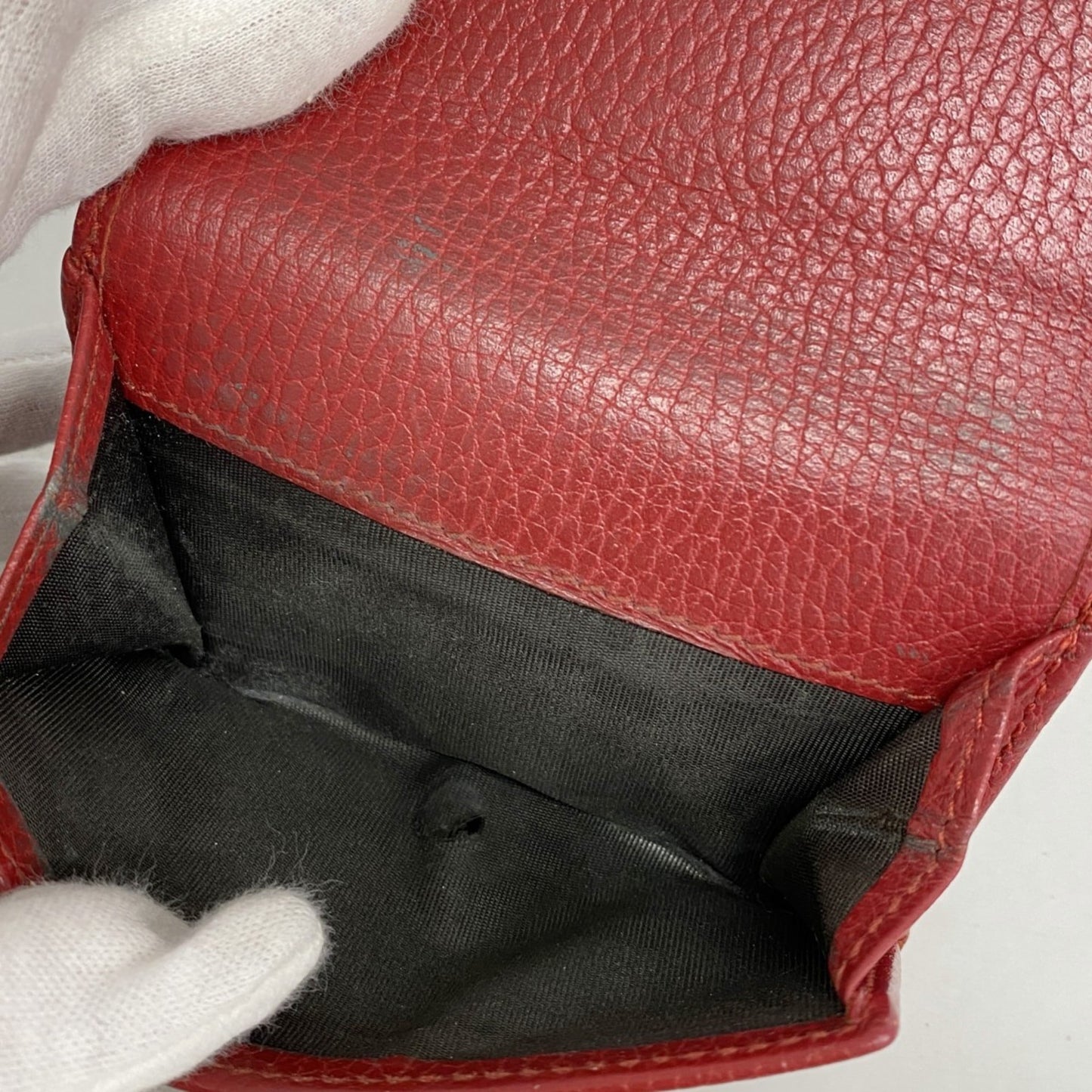 Gucci Red Color Leather Wallet (Tri-Fold) ( )