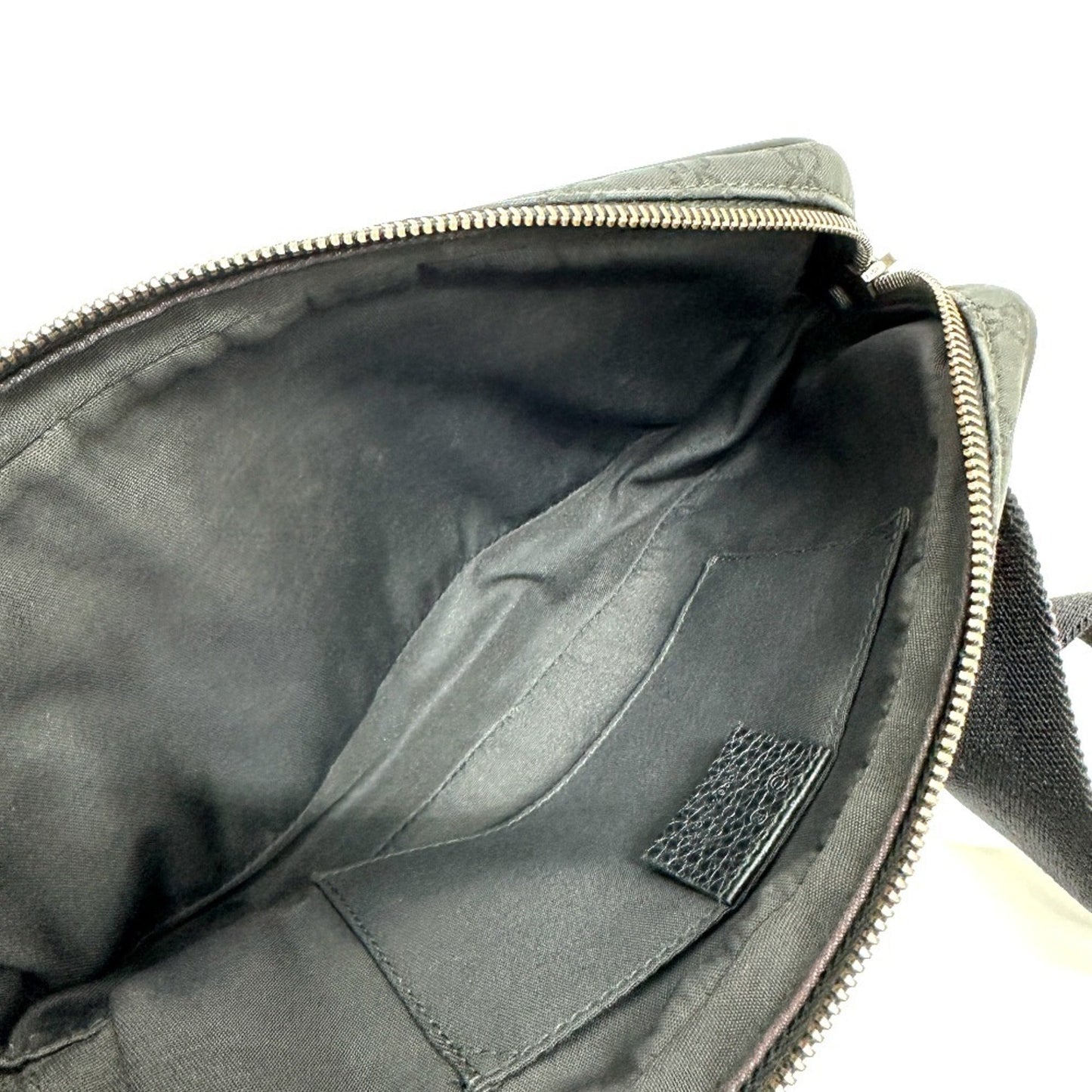 Gucci Black Nylon Leather Sling Bag ( )